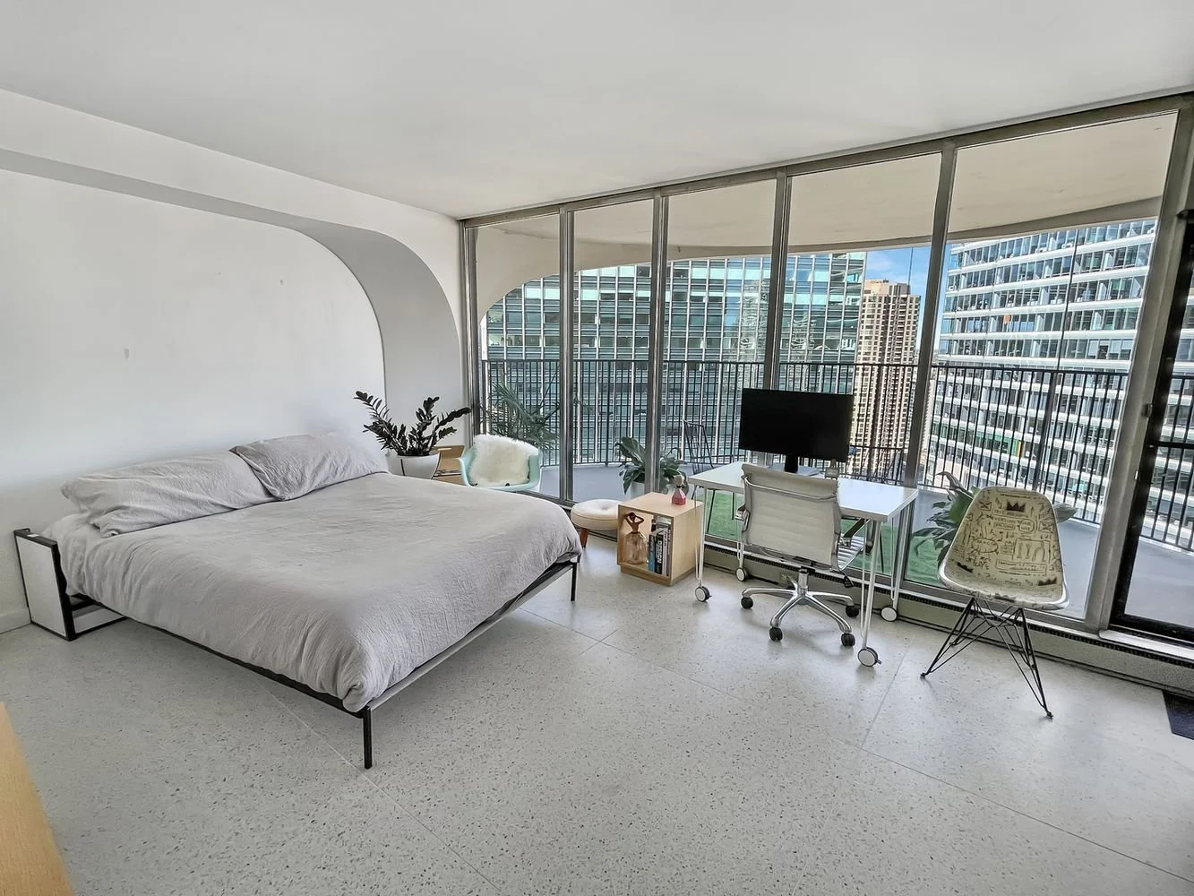 300 N State St, Unit 3904