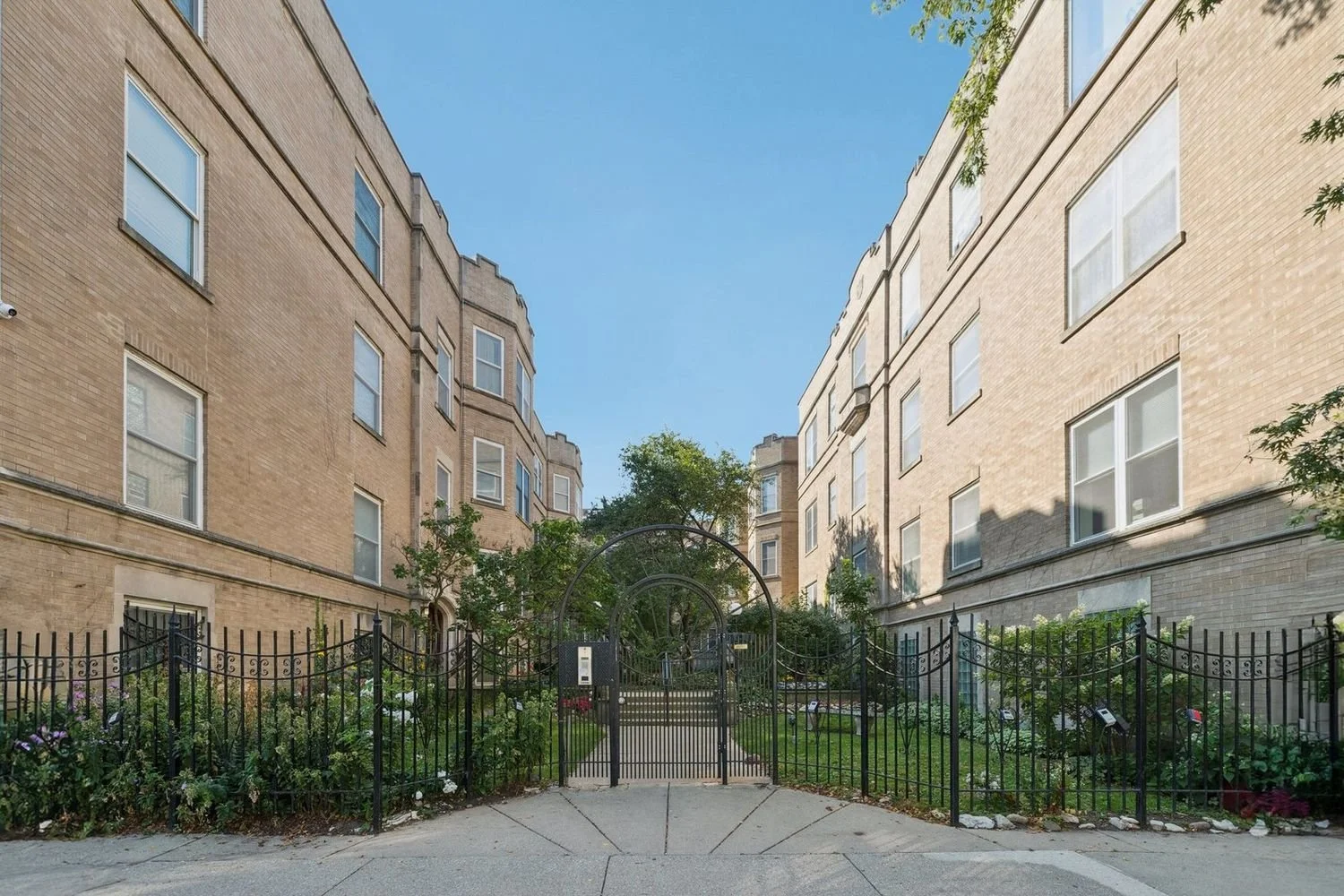 1321 W Fargo Ave, Unit 2E