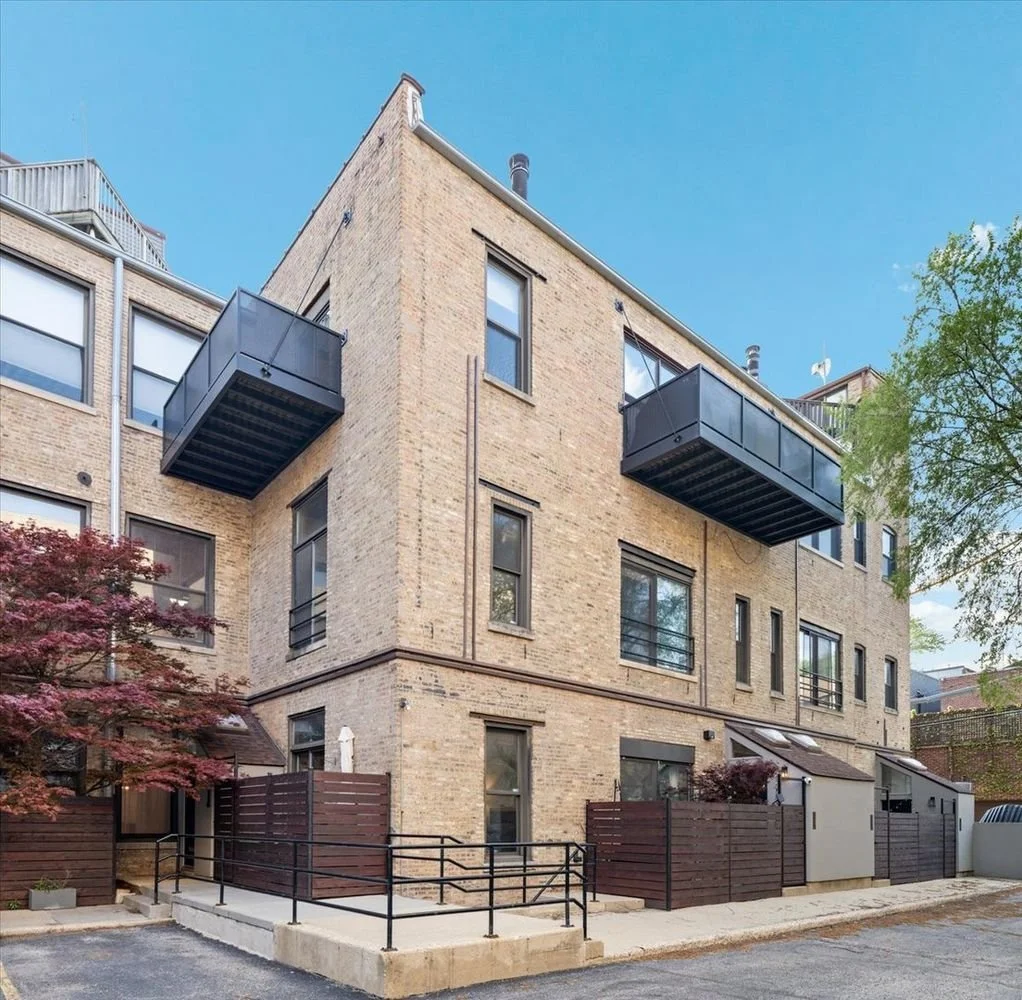 1242 W Fullerton Ave, Unit 1M