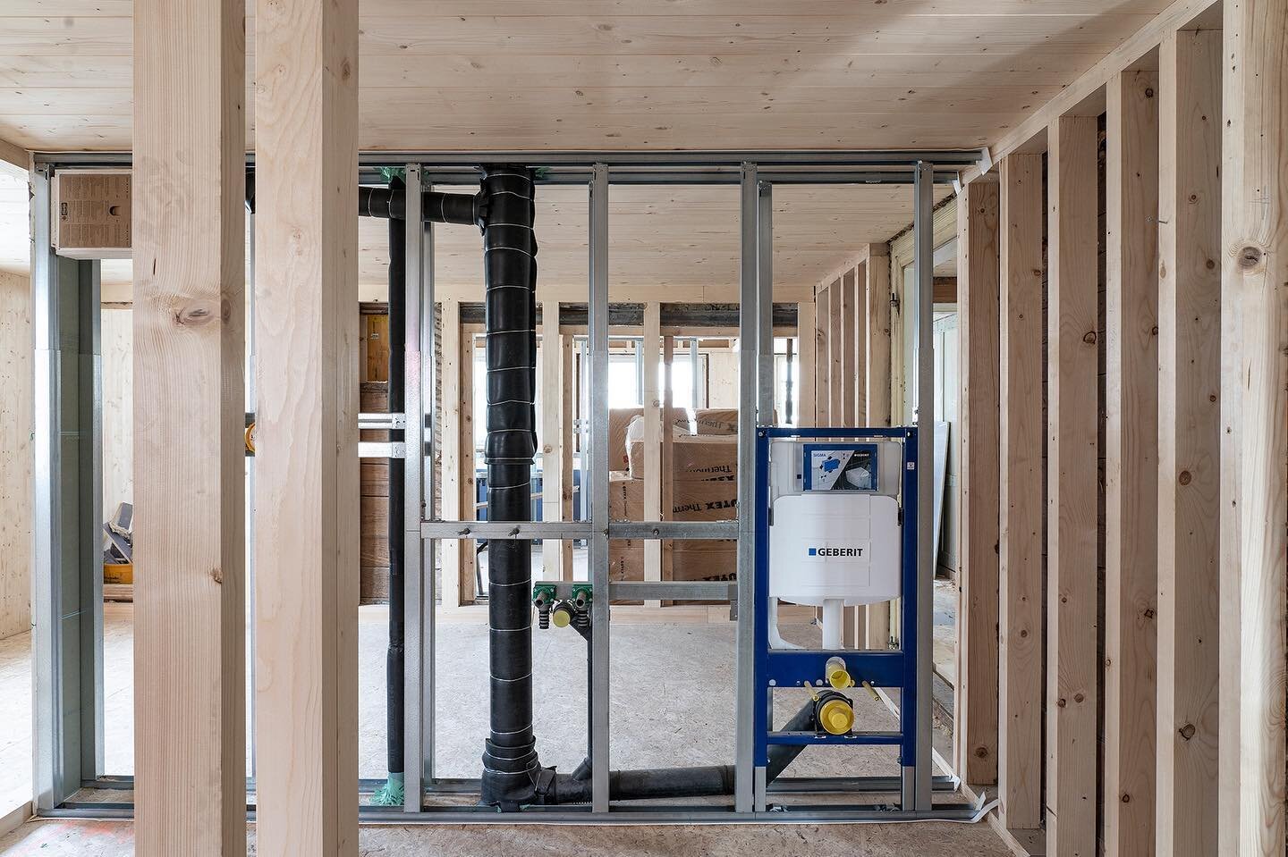 .
ZUM STAND DER DINGE
April 2023
Installationsphase

Foto @marygmuer
