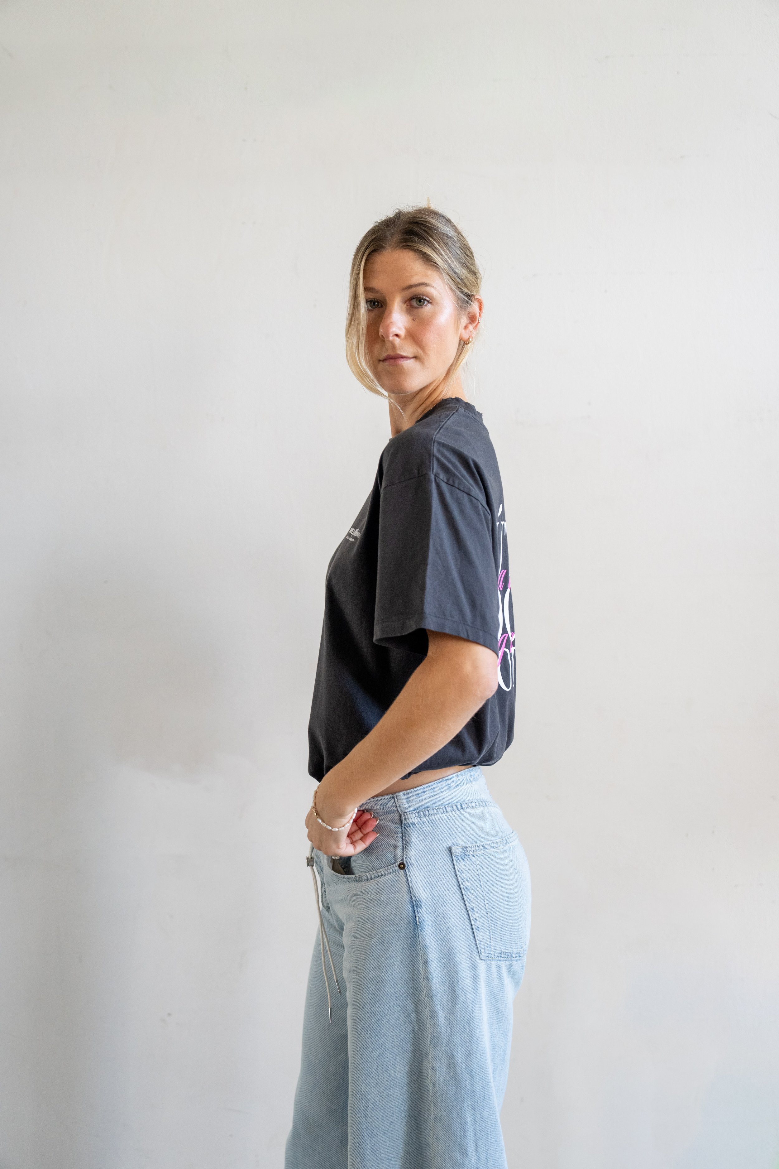 sarah style black tee.jpeg