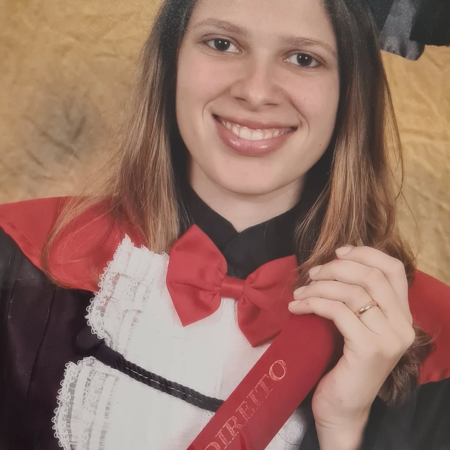 #tbt 

O ano era 2003: o ano mais intenso da minha vida! Me casei, tive meu primeiro filho e terminei a Faculdade de Direito.

A cola&ccedil;&atilde;o de grau s&oacute; aconteceu no dia 29 de janeiro de 2004 (data que completou ontem 21 anos), e na s