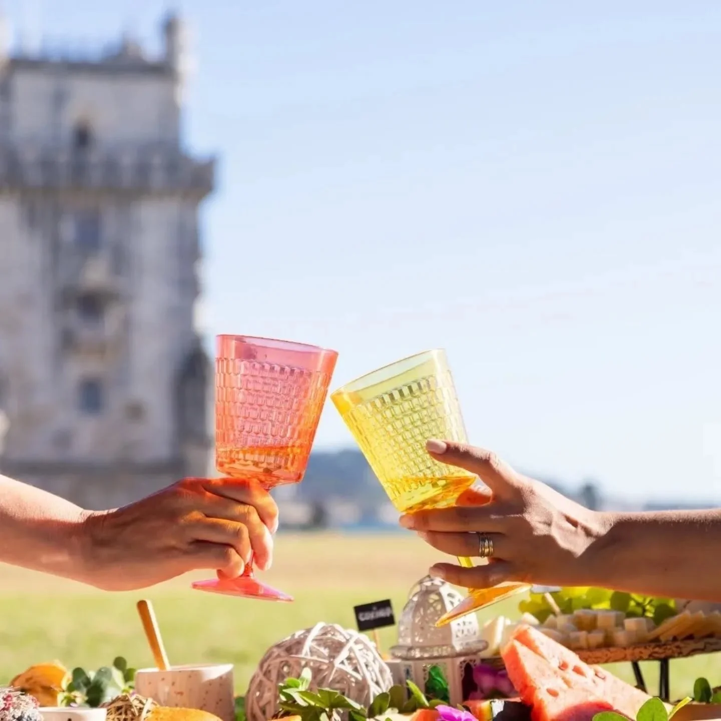Uma pausa, um momento feliz e de partilha, em fam&iacute;lia ou com amigos/as: que tal um piquenique por Lisboa?

Voc&ecirc; quer, n&oacute;s organizamos e realizamos!

Imagina terminar um tour com um delicioso piquenique para ver o p&ocirc;r do sol?