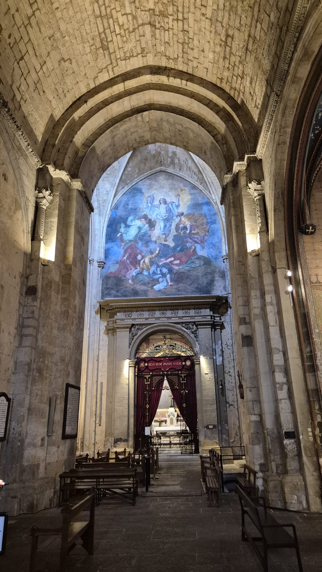 Aix - catedral interna.jpeg