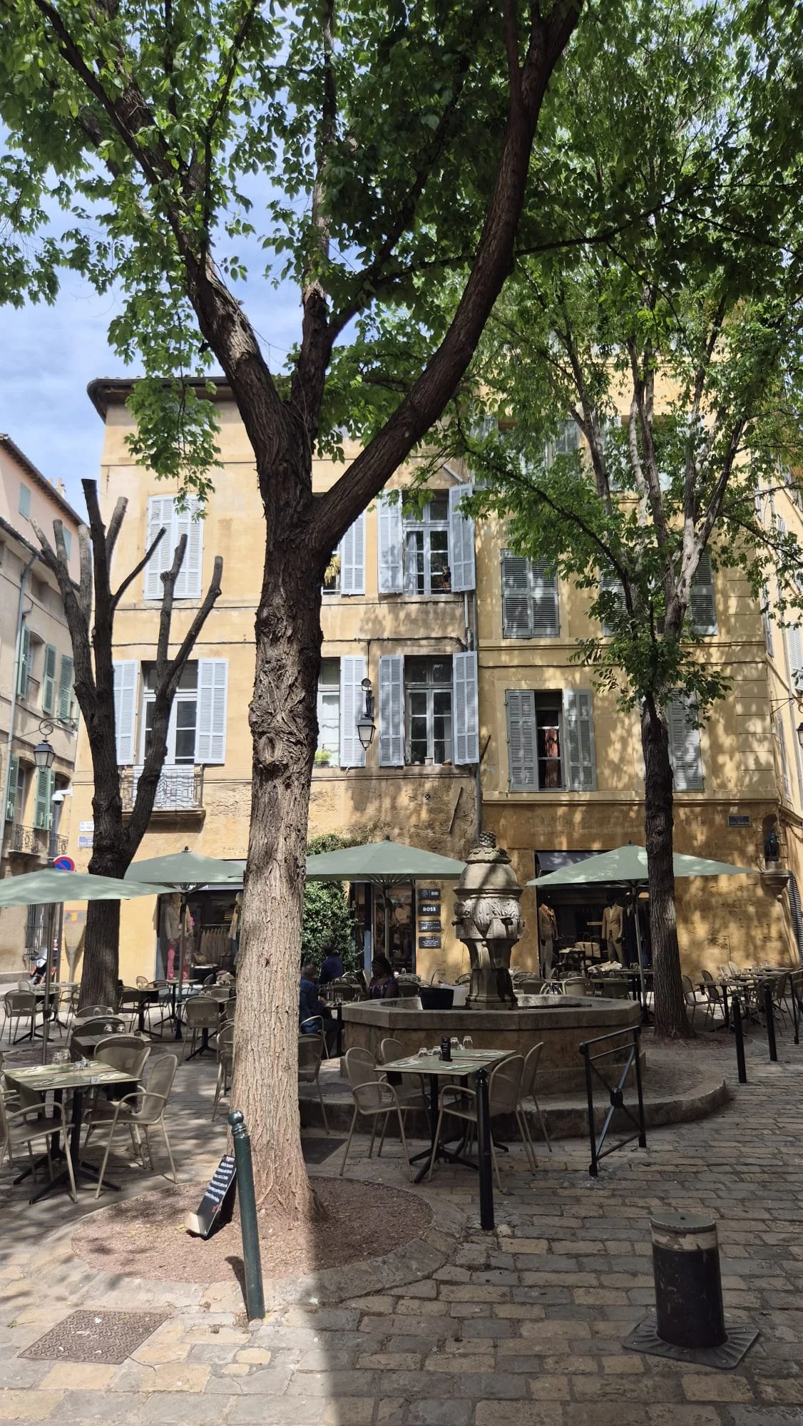 Aix - praça 3 árvores.jpeg