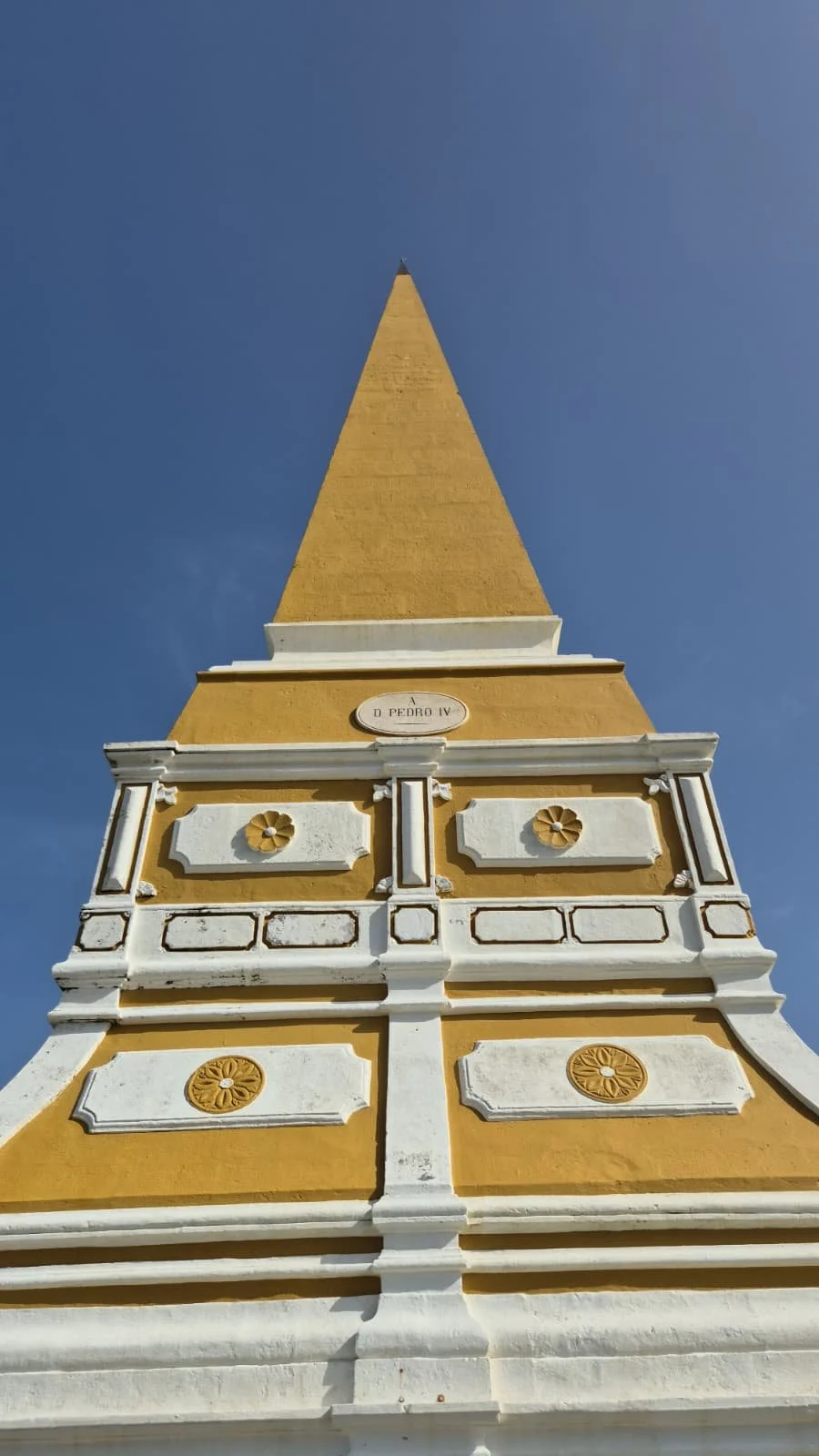 Obelisco Memória - detalhes.jpeg