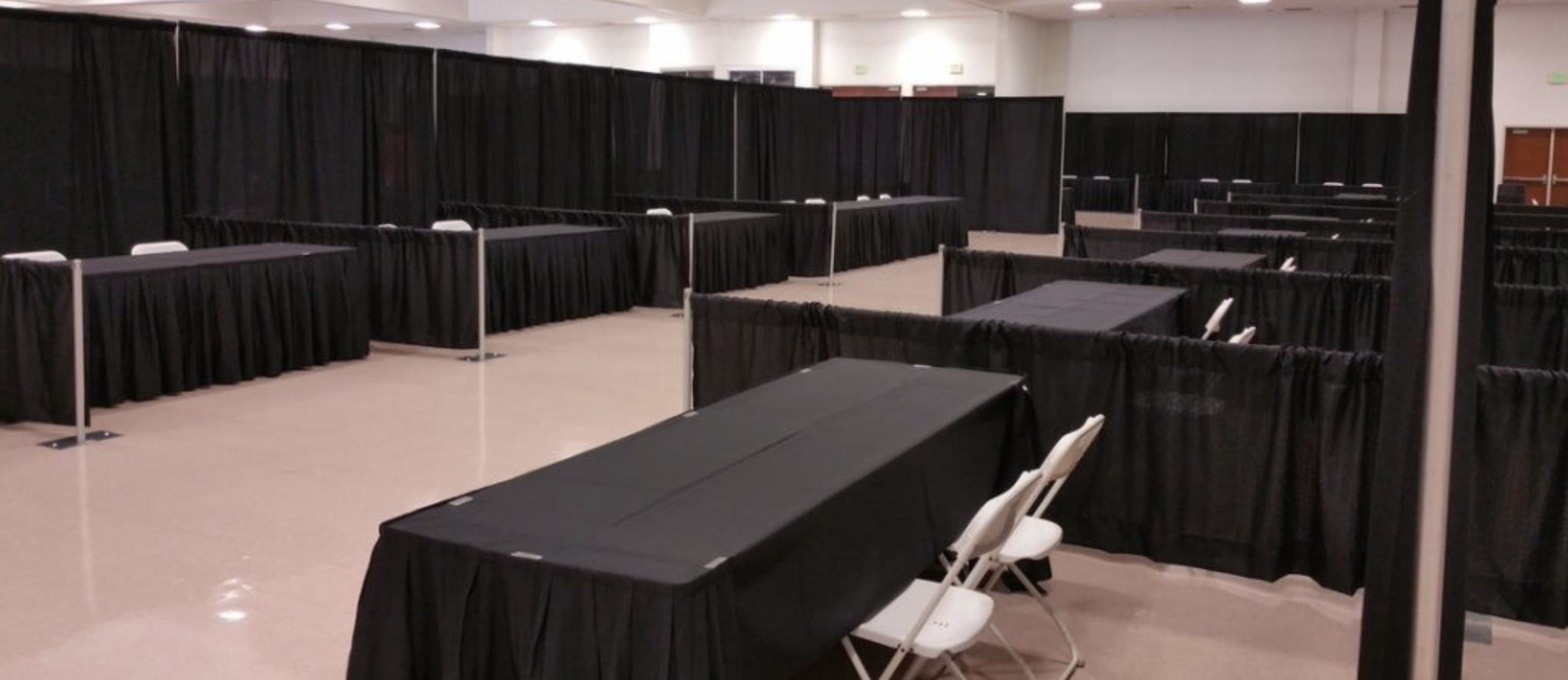The Importance of High-Quality Tables and Chairs at Trade Shows in Atlanta
