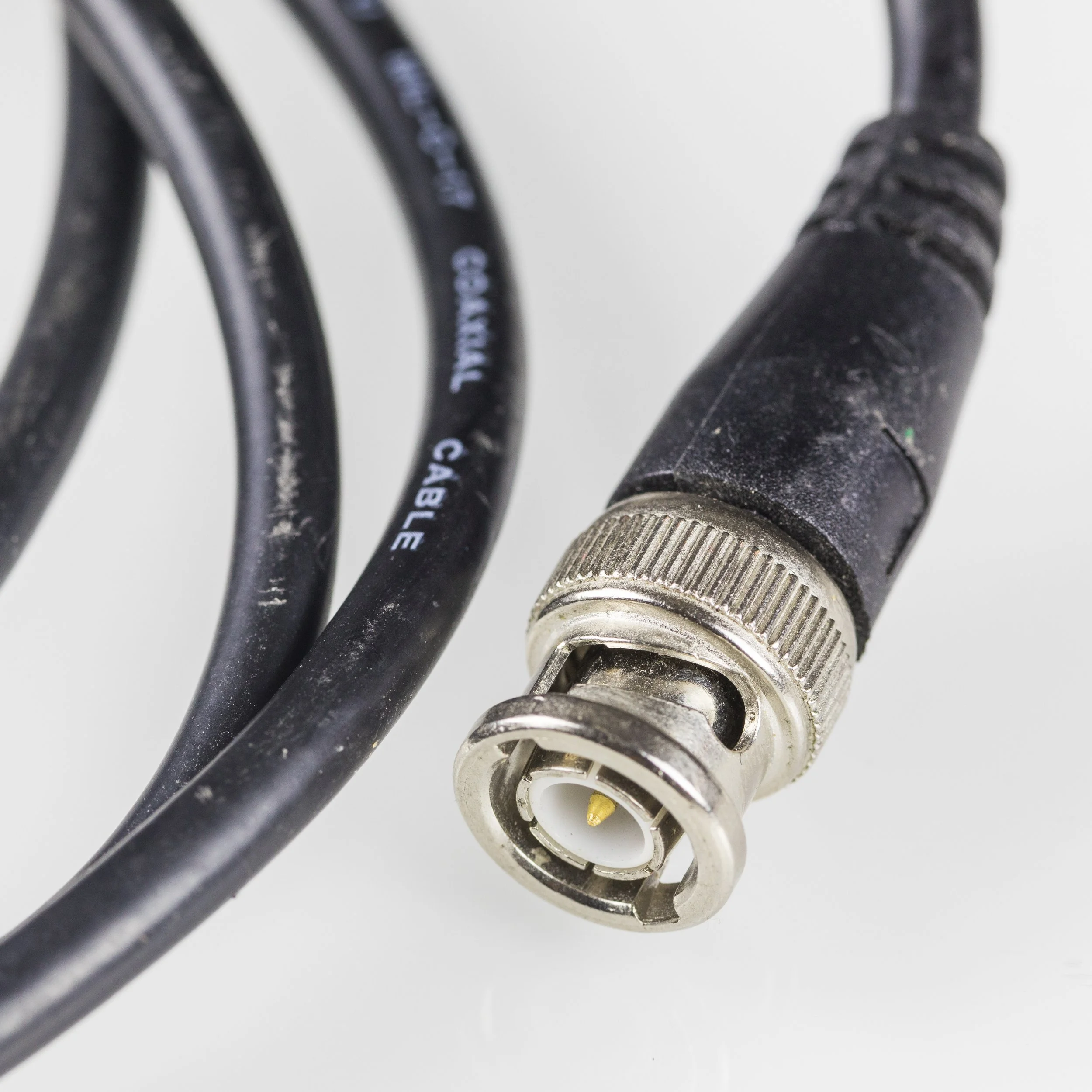 BNC_connector_with_10BASE2_cable-92170.jpg