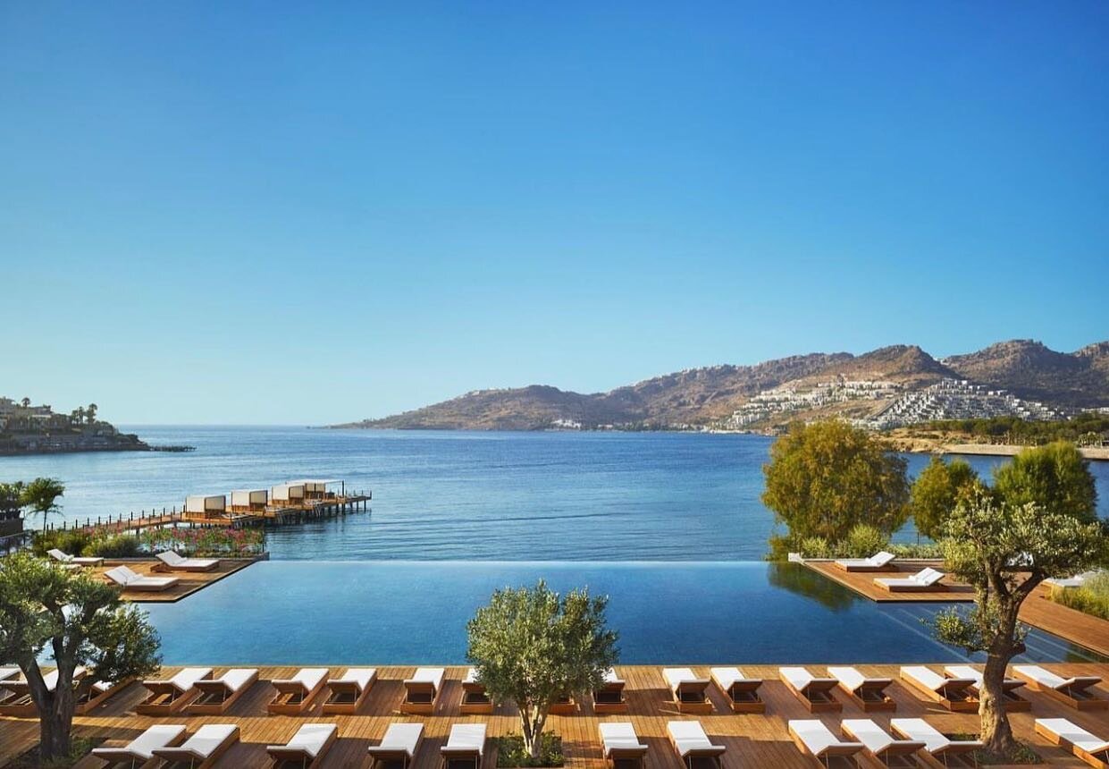 The Bodrum EDITION along the Aegean Sea completes our Turquoise Coast daydreams. 😍⁣
&bull;⁣
&bull;⁣
&bull;⁣
#bodrumedition #editionhotel #editionhotels #bodrum #bodrumturkey #visitturkey #turquoisecoast #aegeansea #luxurytravel #luxuryhotel #luxuryh