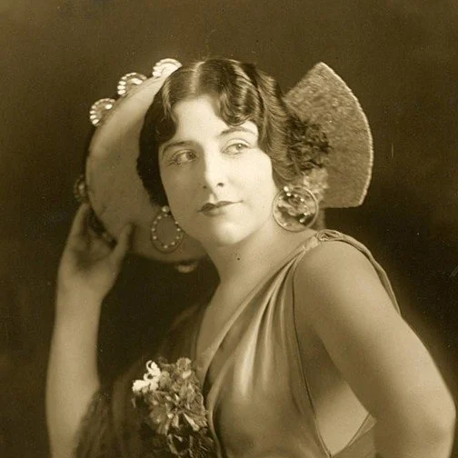 Opera_singer_Geraldine_Farrar_(SAYRE_806).jpg