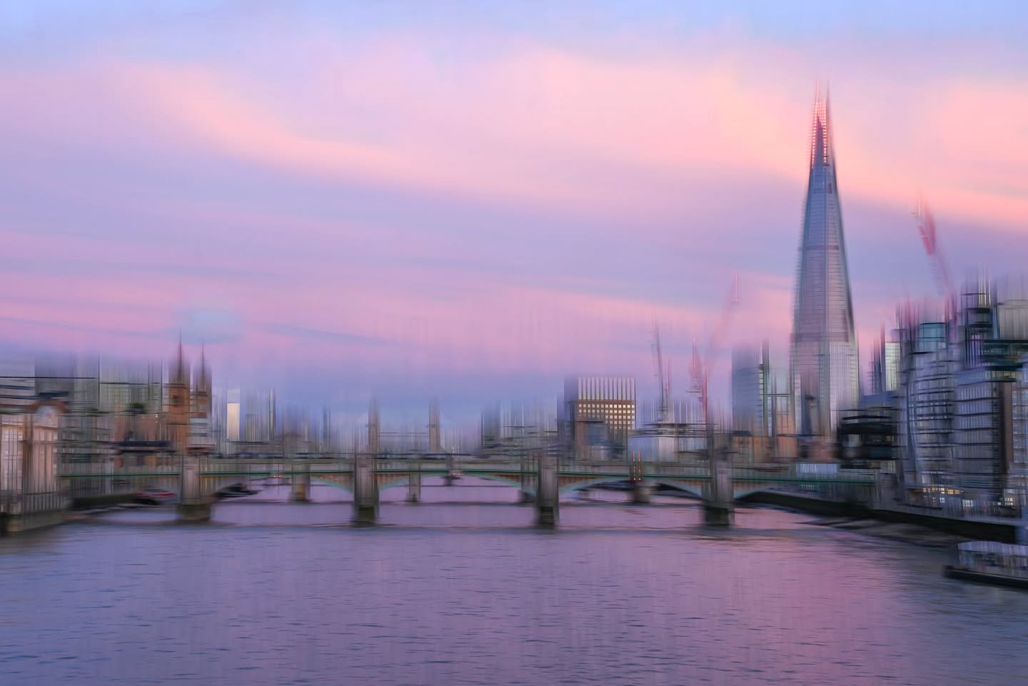 The last time I went to London we had the most spectacular sunset!! It was a real treat in between the daylight crosshatching and night time sparkles!! Here's a view I know you've seen before but I rather like the cross hatching here 😊

Fused Friday