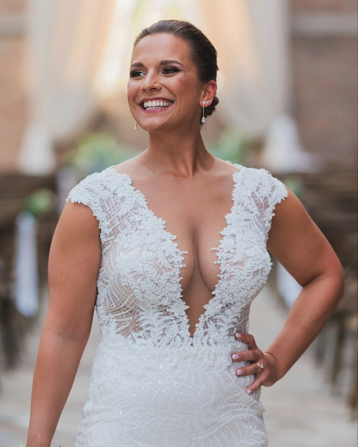 To ensure you makeup looks and stays as flawless as your feel on your wedding day, your skincare prep MUST start before you sit down in your makeup artist's chair! Have questions about what this means for you? DM us about a beauty styling session to 