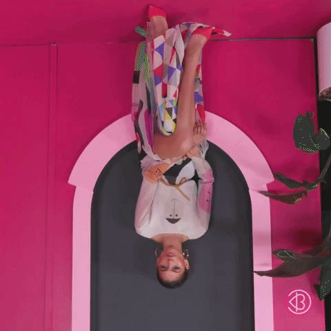 2018-Zendaya-BeautyconNY.gif