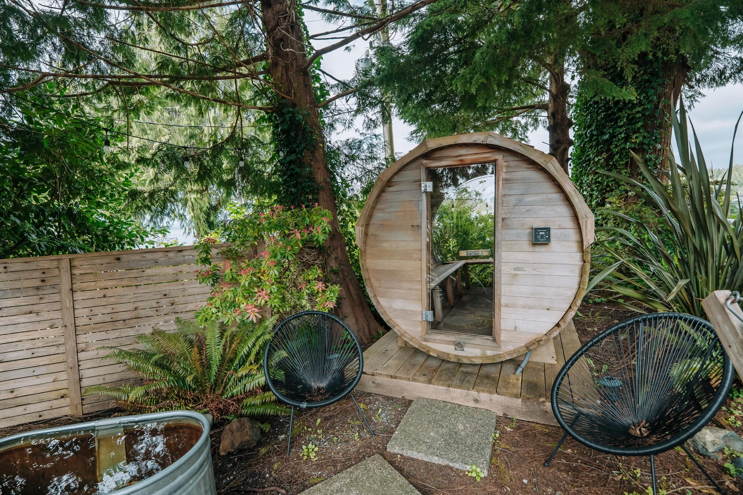 Barrel sauna with a view 😍

📸 @georgieburymedia