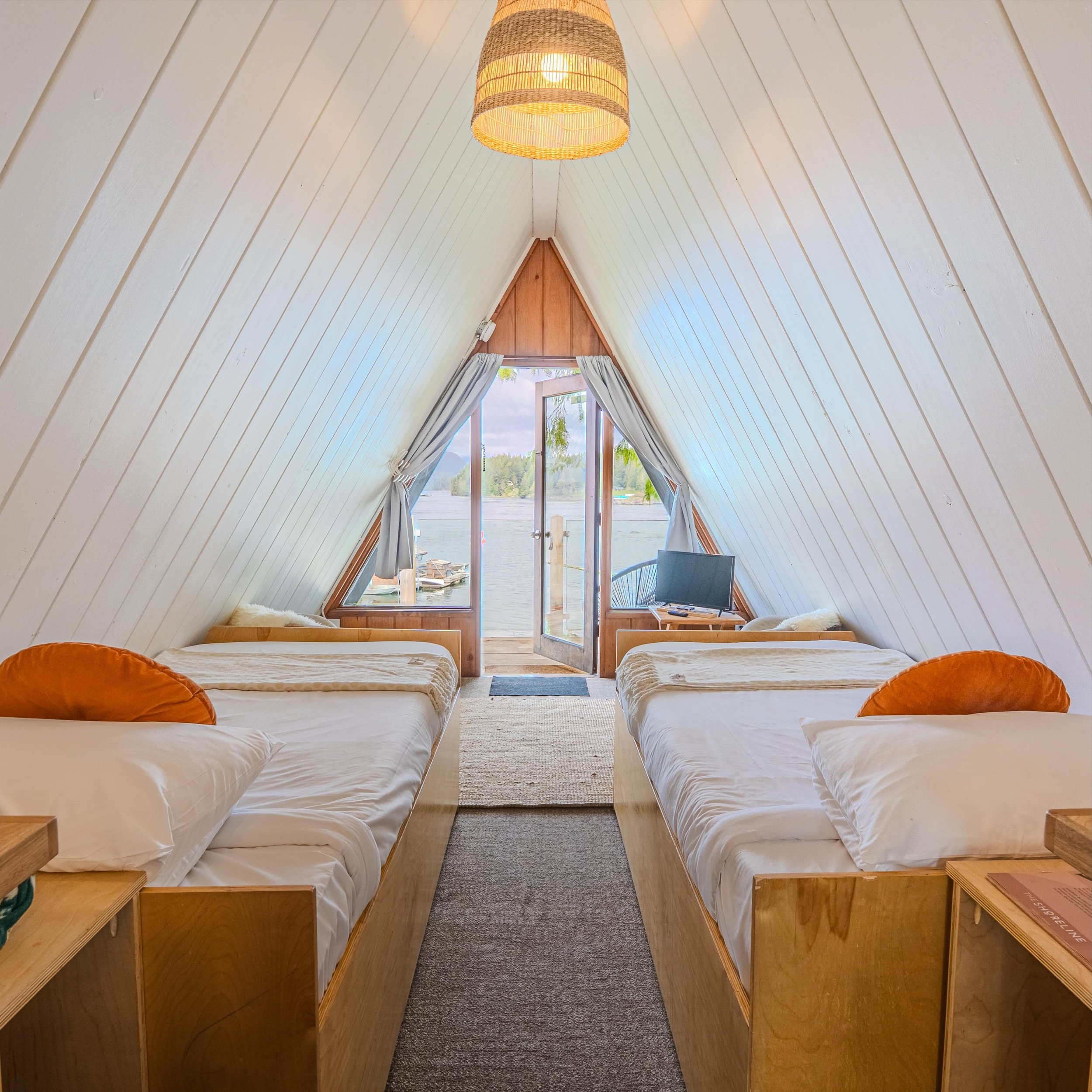 May long getaway for the best friends :) 

Cabin suite 3, our cutest and coziest room - best shared in 2&rsquo;s :) 

📸 @georgieburymedia