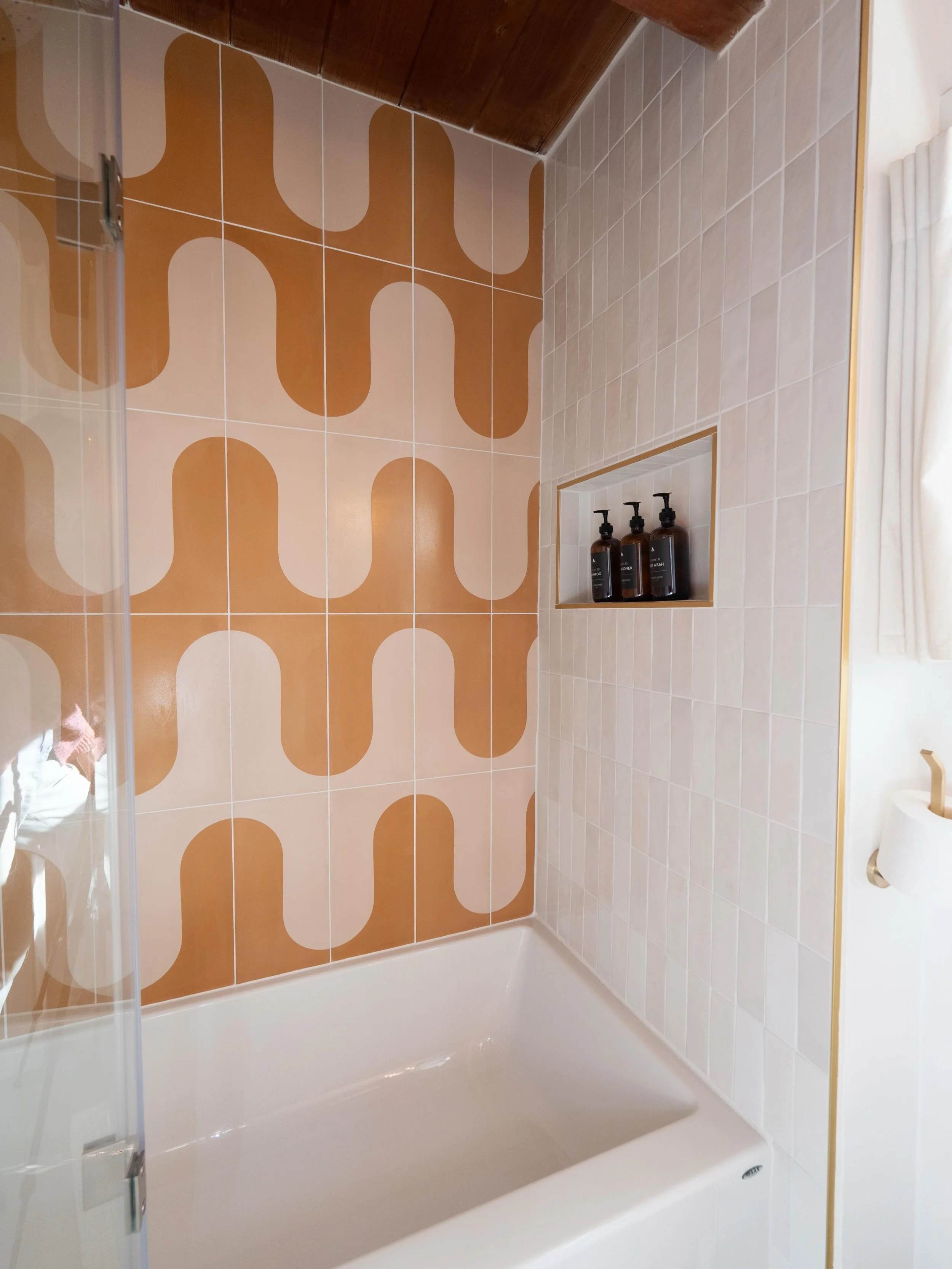 One of our goals is to continuously update, enhance, and improve our cabins. Our attention to unique details (such as this @geontile ) is best experienced for 3-4 days every season if possible. 😉

📸. @georgieburymedia