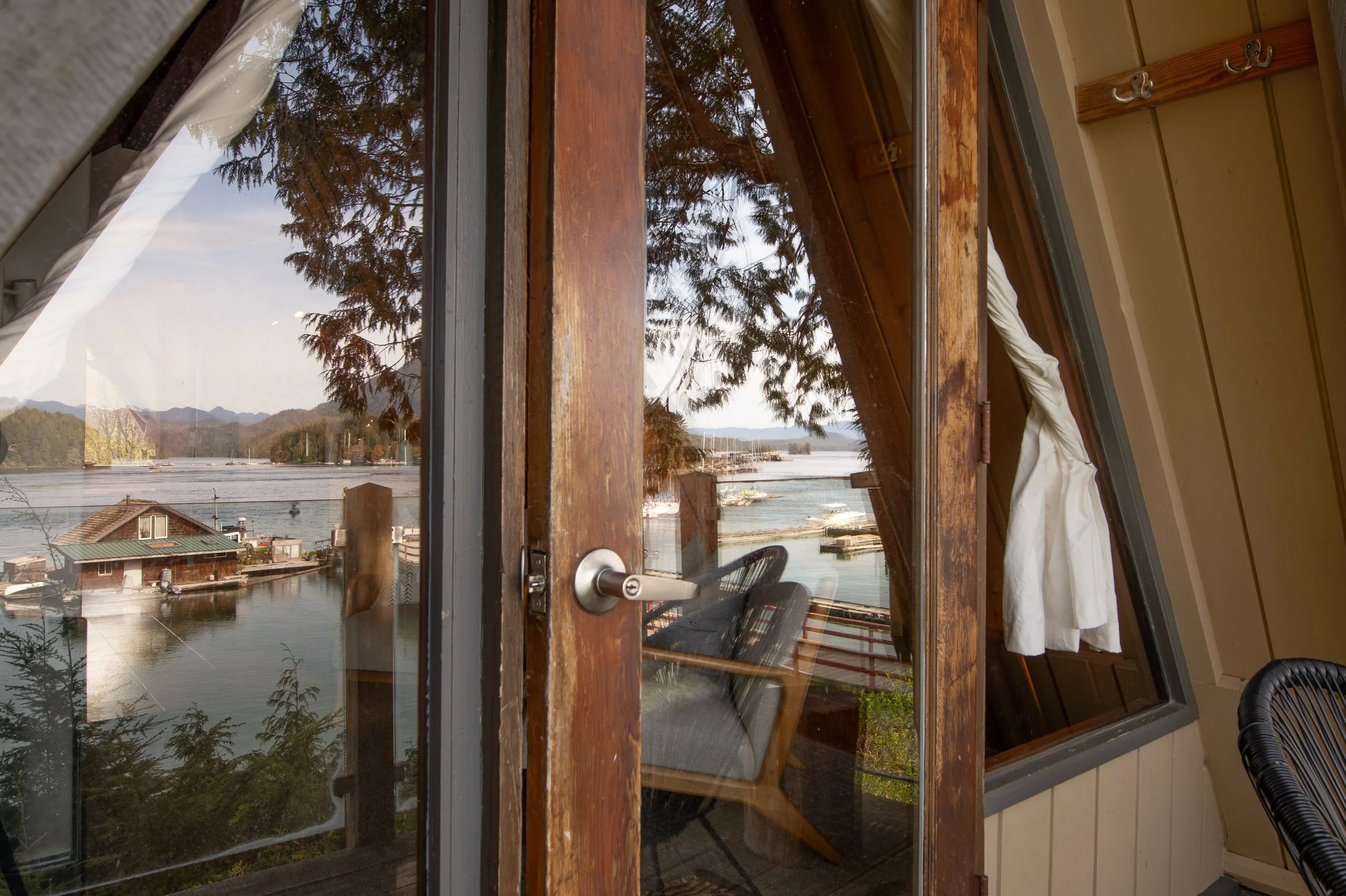 Oceanfront reflections in our cutest cabin suite 3 ✨
