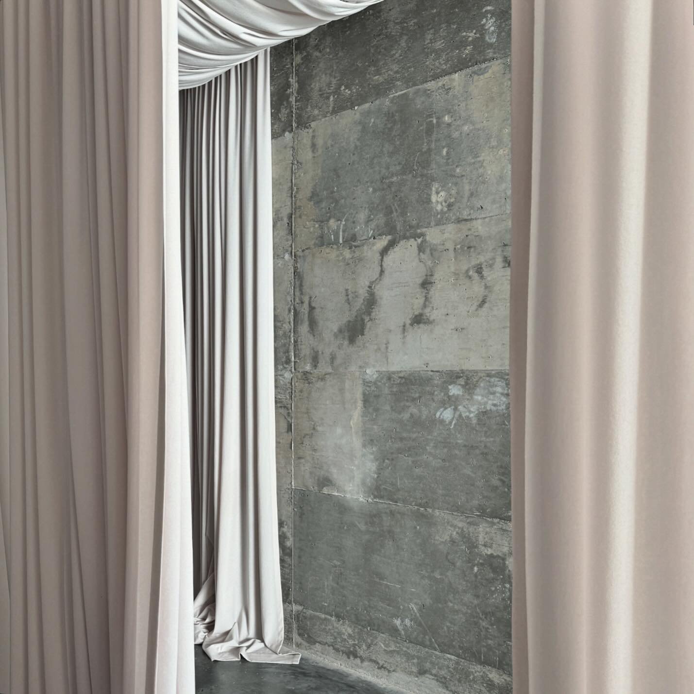Concrete walls and floor coated in soft undulating drapery, just one of the many textures you&rsquo;ll find in the studio.

#montrealphotostudio#photostudiomtl#photographystudiomtl#eventvenuemontreal#montrealstudiorental