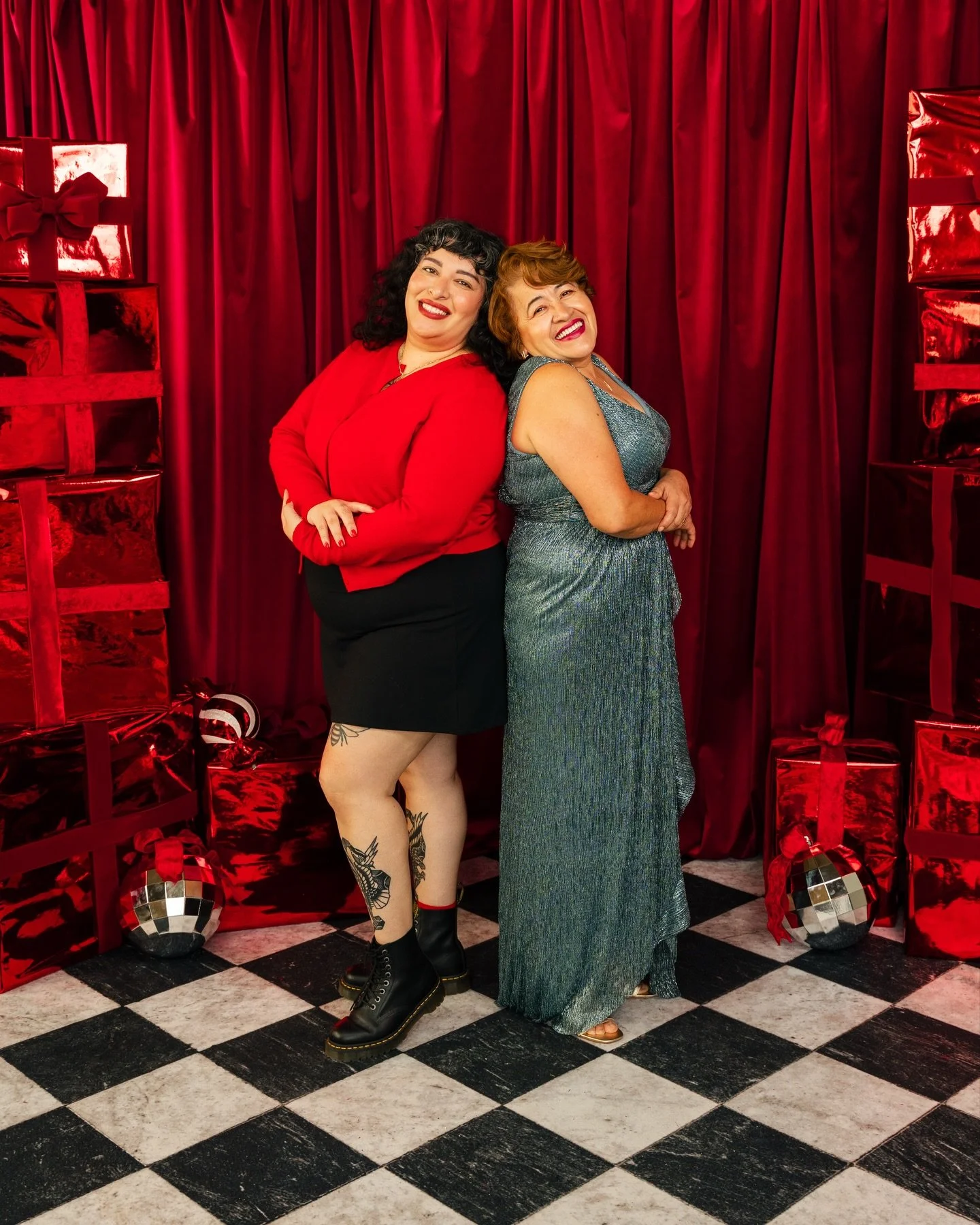 ✨There was so much magic in the studio this weekend! We hosted our first day of Christmas Minis, and I got to kick it off with my beautiful family! 🥹

If you&rsquo;d like to come into the studio for a Christmas Mini, @stephsphotographytx still has j