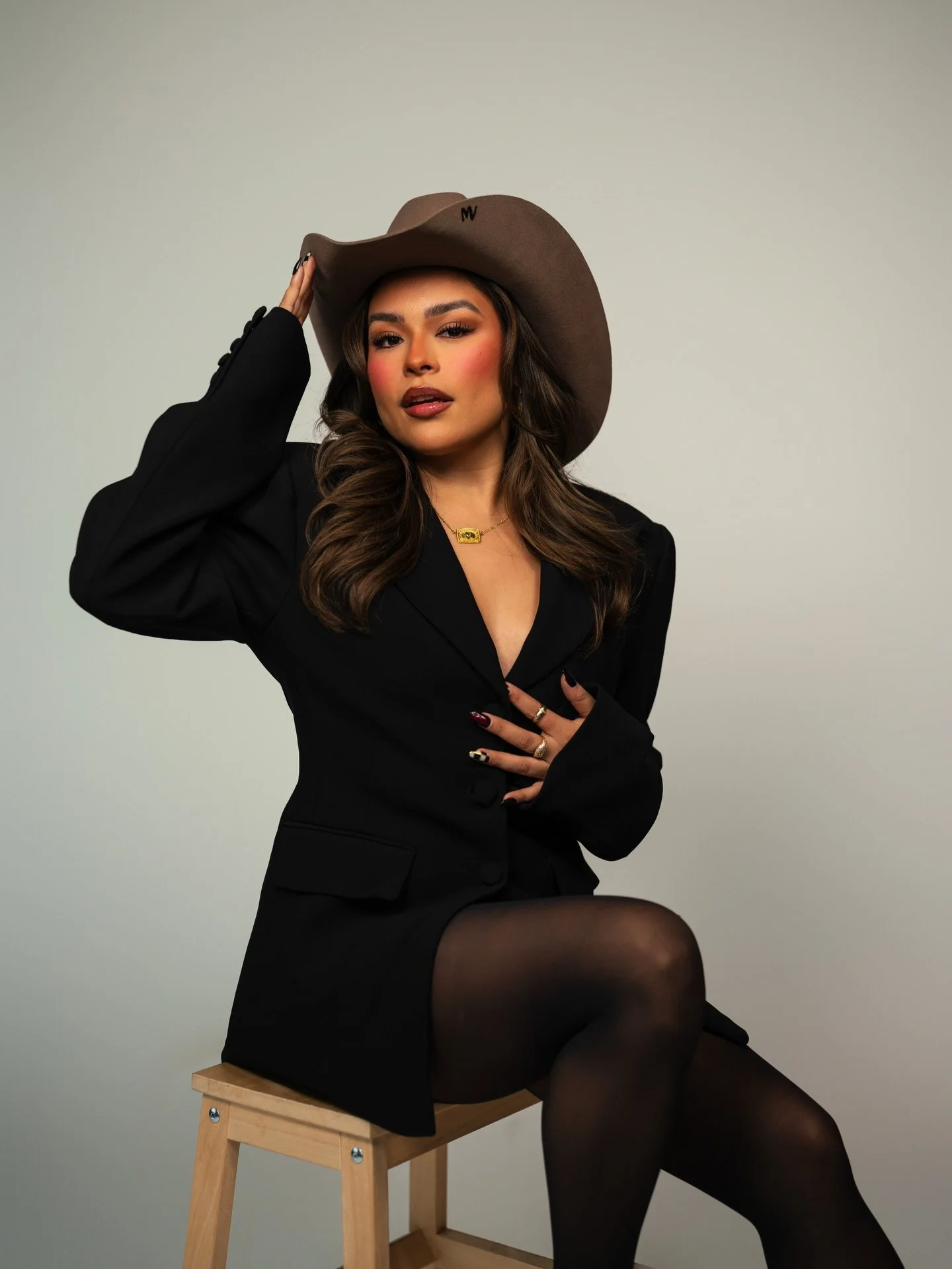 I&rsquo;m grateful for all the wonderful sessions I got to host in the studio for the five years I had her, and one of her final sessions was con la mera mera @mvrubi! 😍 This shoot serves as a beautiful reminder that sometimes keeping it simple make