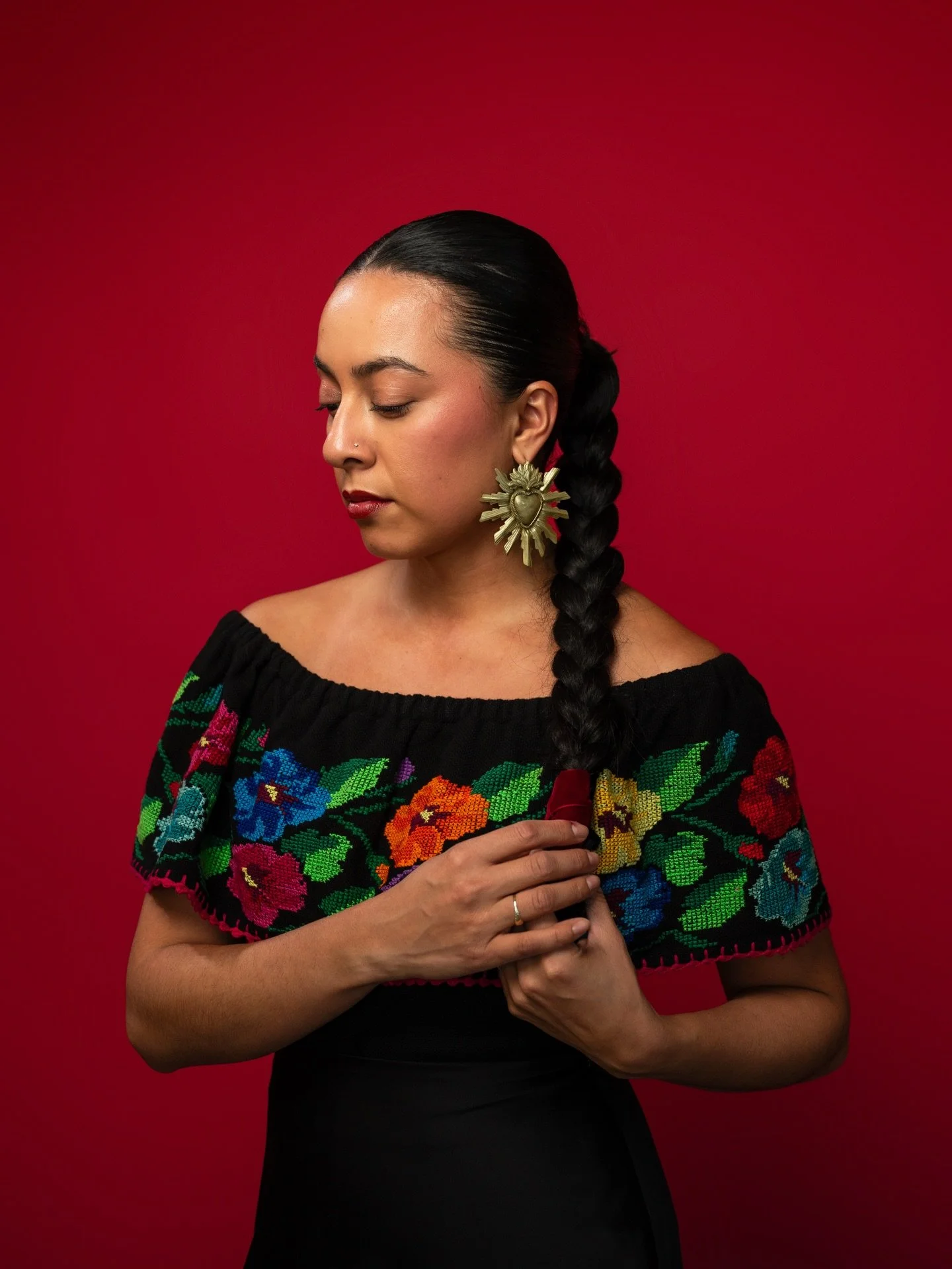 The way we show up matters! Specially when you&rsquo;re an immigrant, first-gen, a woman, queer, or a person of color. Whether you&rsquo;re an artist or a corporate baddie, we represent our communities in every room we enter!

When we allow ourselves