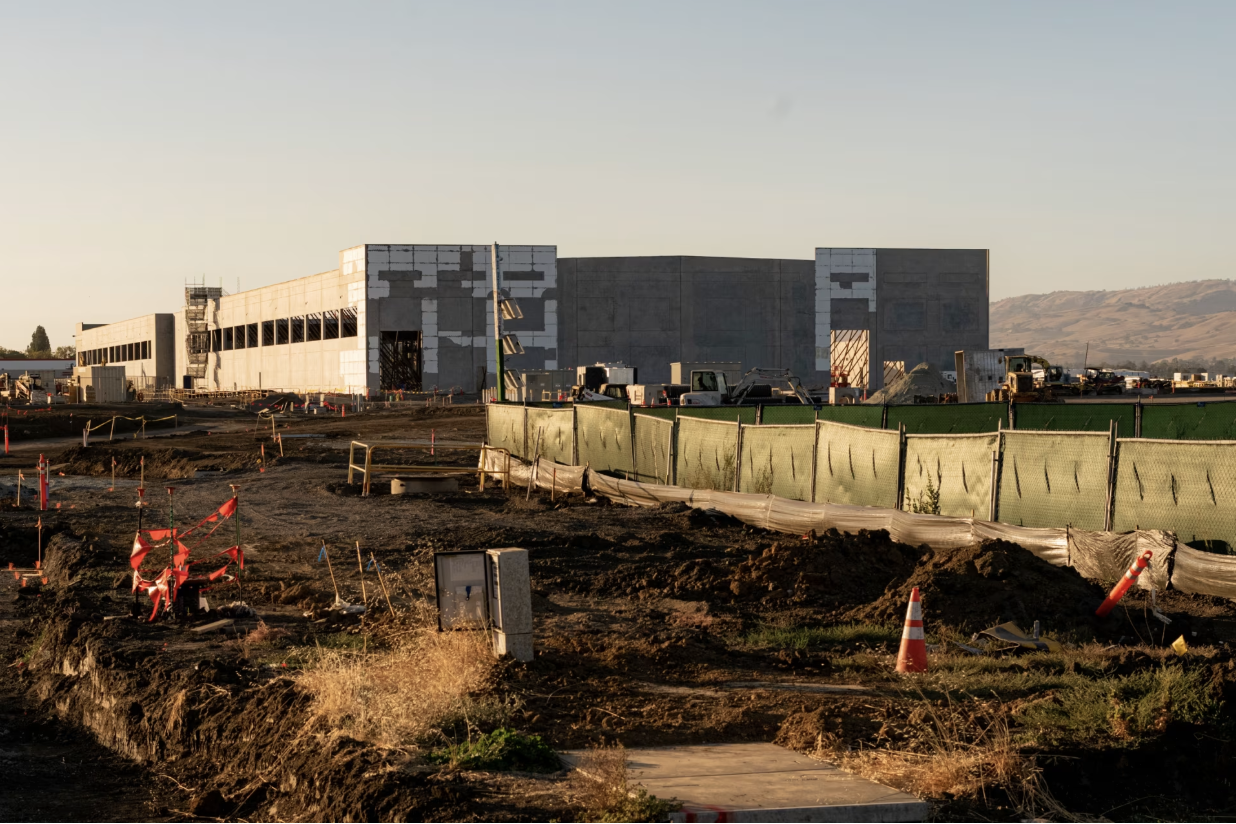 How Amazon Built a Data Center Without Anyone Noticing
