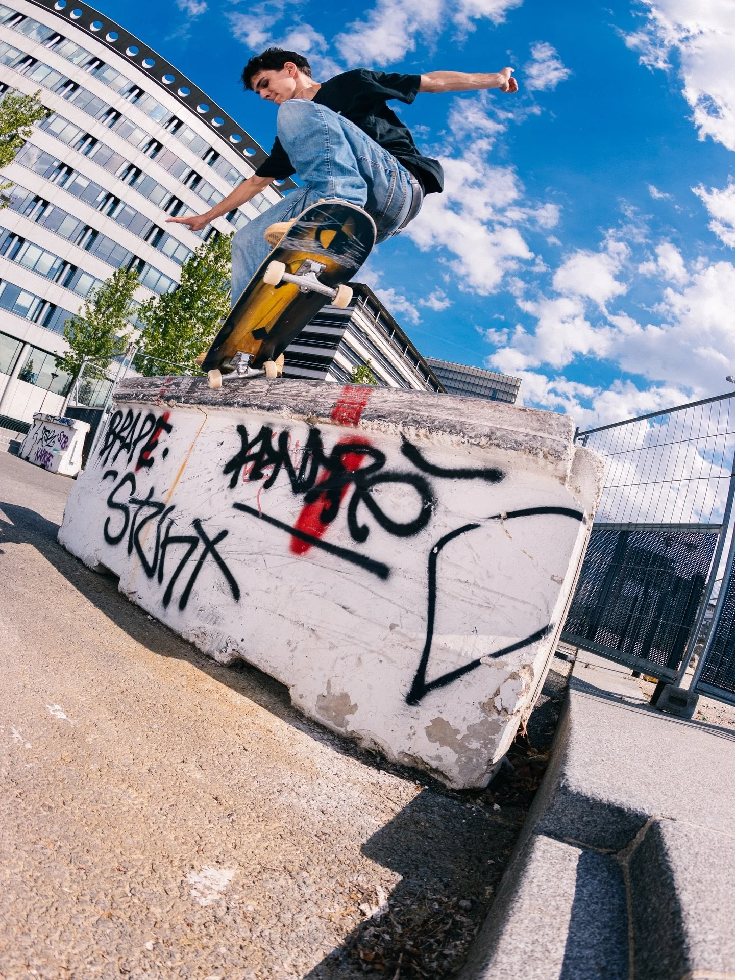 @noebalsamo making good use of the &laquo;&nbsp;you&rsquo;re hired&nbsp;&raquo; deck with this Switch Crooked shot by @ben_minarve. Go check out our latest drop on 
⚠️lowprofileperiod.com⚠️