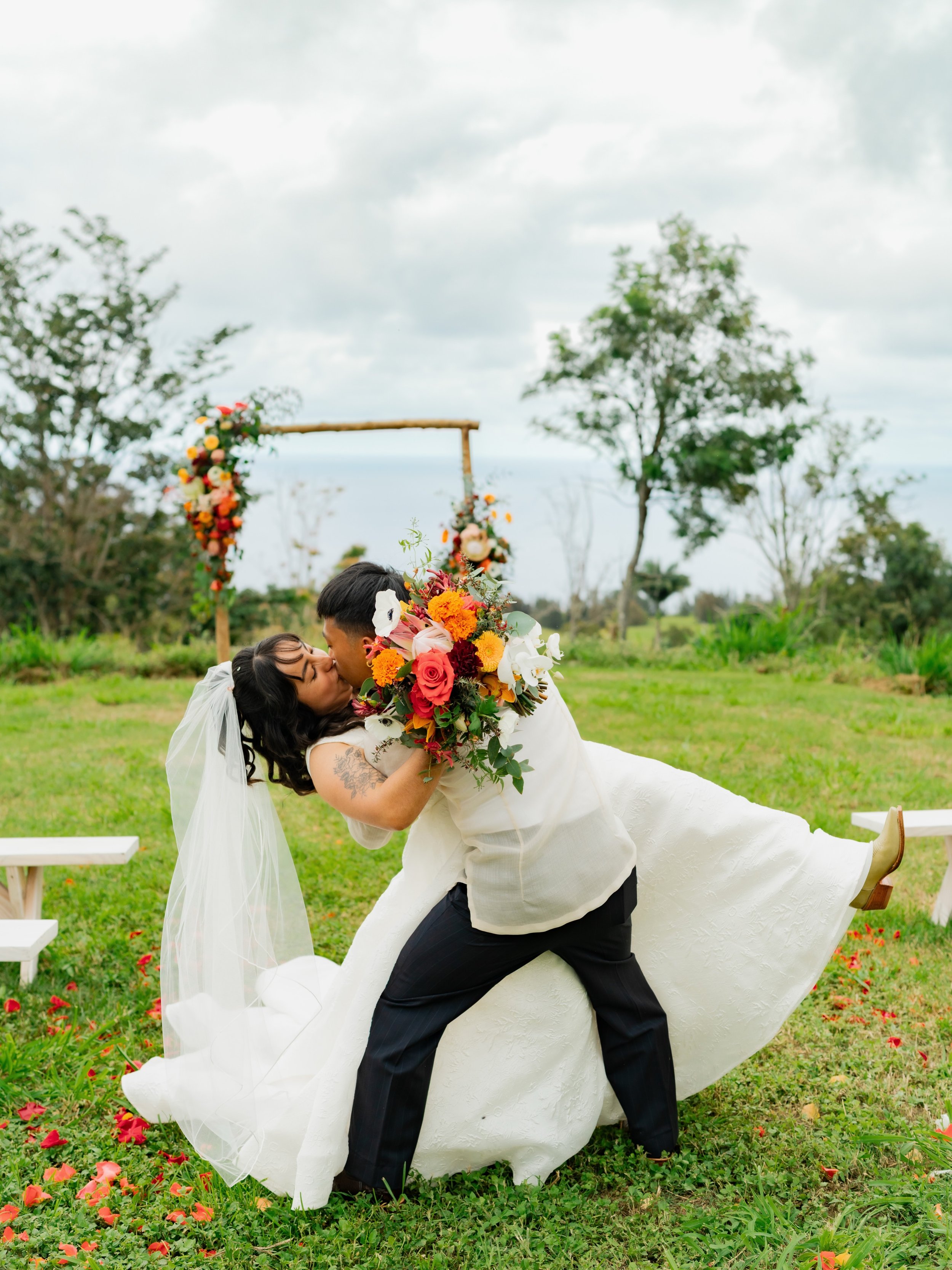 The Pascuas 🩵🌴💍

Finally getting around to sharing this beautiful wedding day from Honokaʻa, Hawaiʻi back in April. 🥹 A dreamy spring celebration surrounded by the people they love most, with the beauty of the Big Island all around them 🩵

VENDO