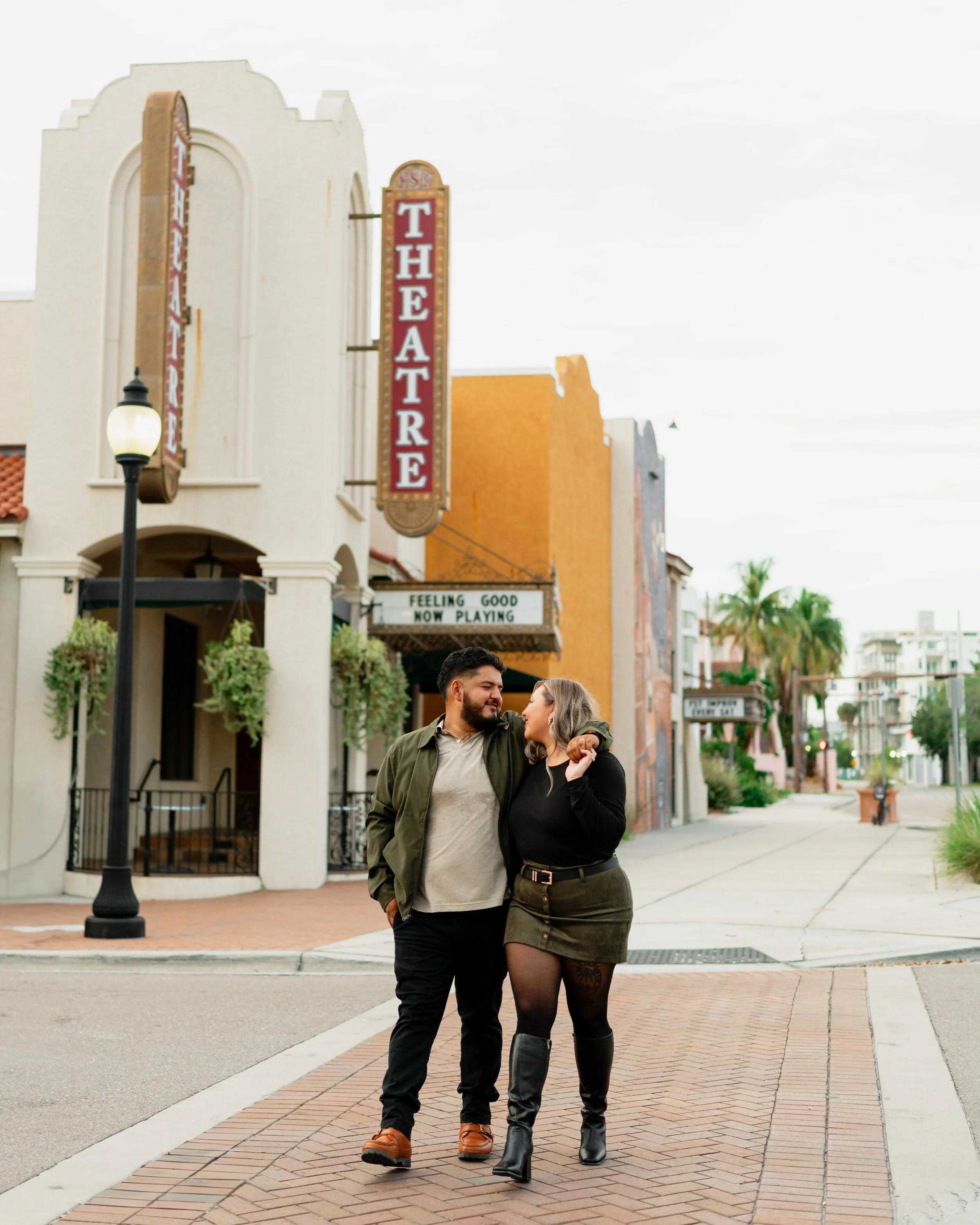A little fall love story in the middle of downtown Sarasota (we're pretending its fall!) 😉🤎✨

Running through the city, soaking in the little moments, and pretending Florida got the memo that it&rsquo;s officially fall, hehehe! 🤭
-
-
-
-
#fortmyer