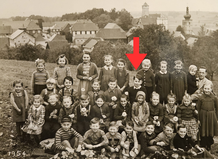 Klassenfoto mit Lehrer, 1954