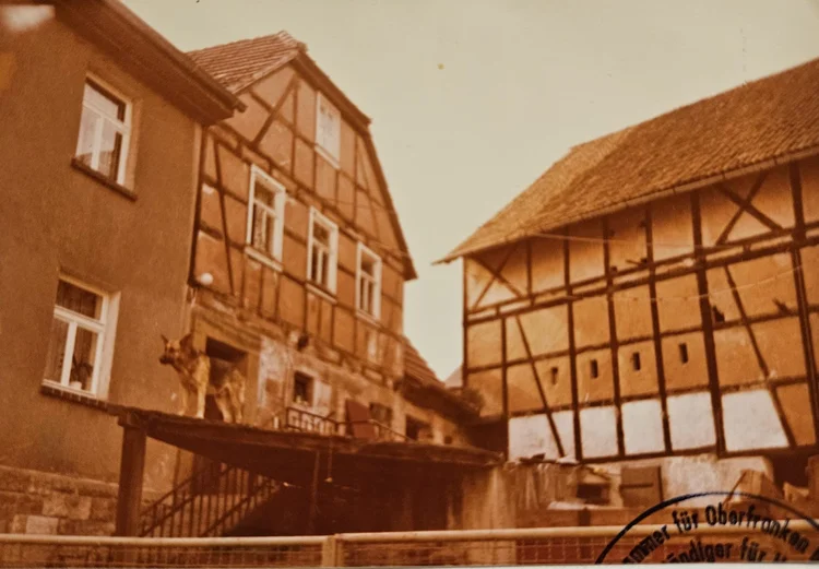 Hof und Nebengebäude um 1979
