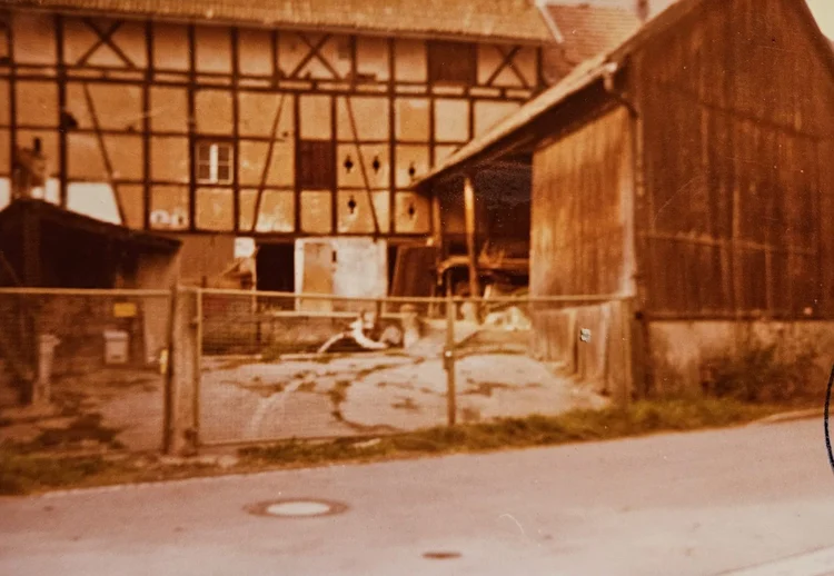 Hof und Nebengebäude um 1979