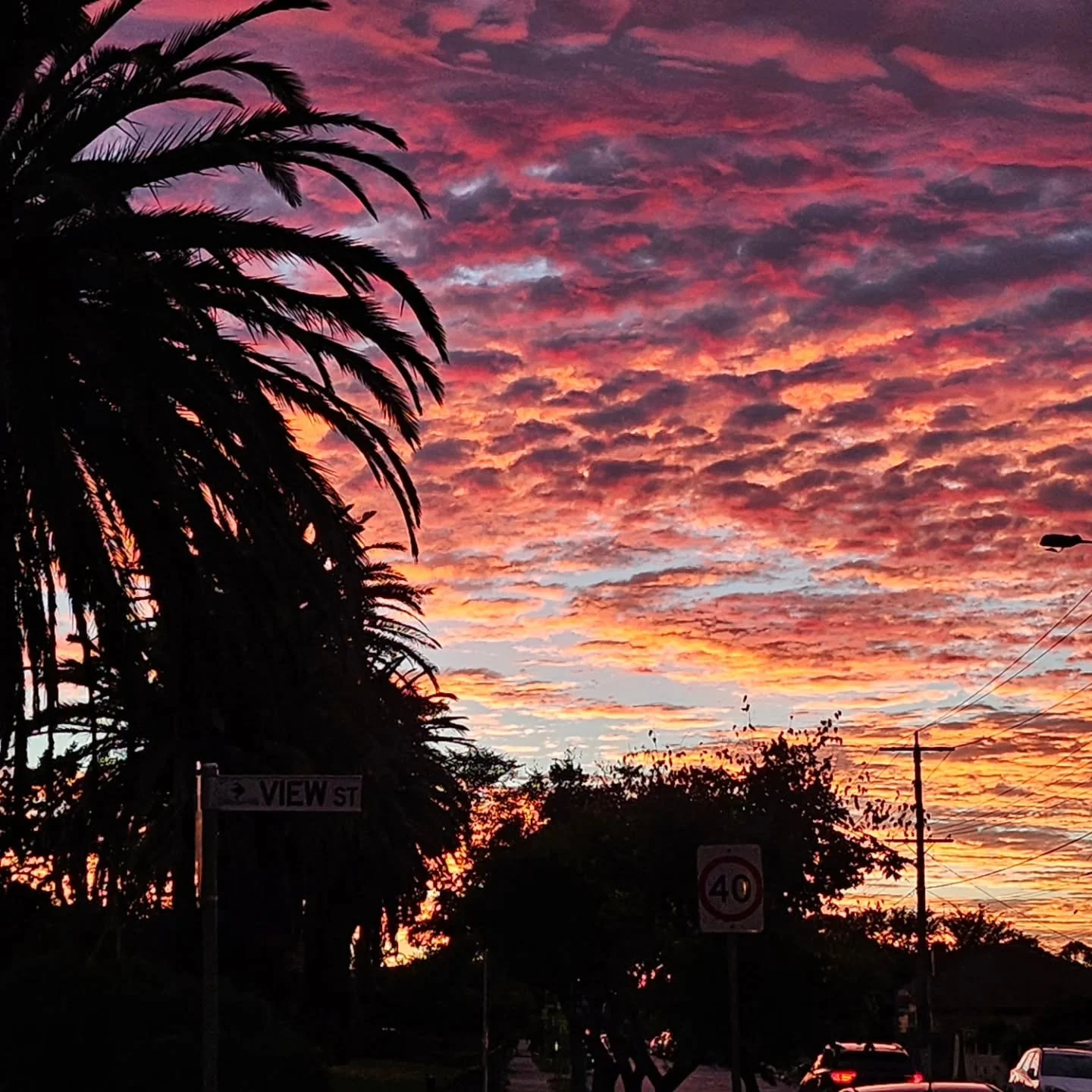 Beautiful colours at Sunrise this morning 🌄