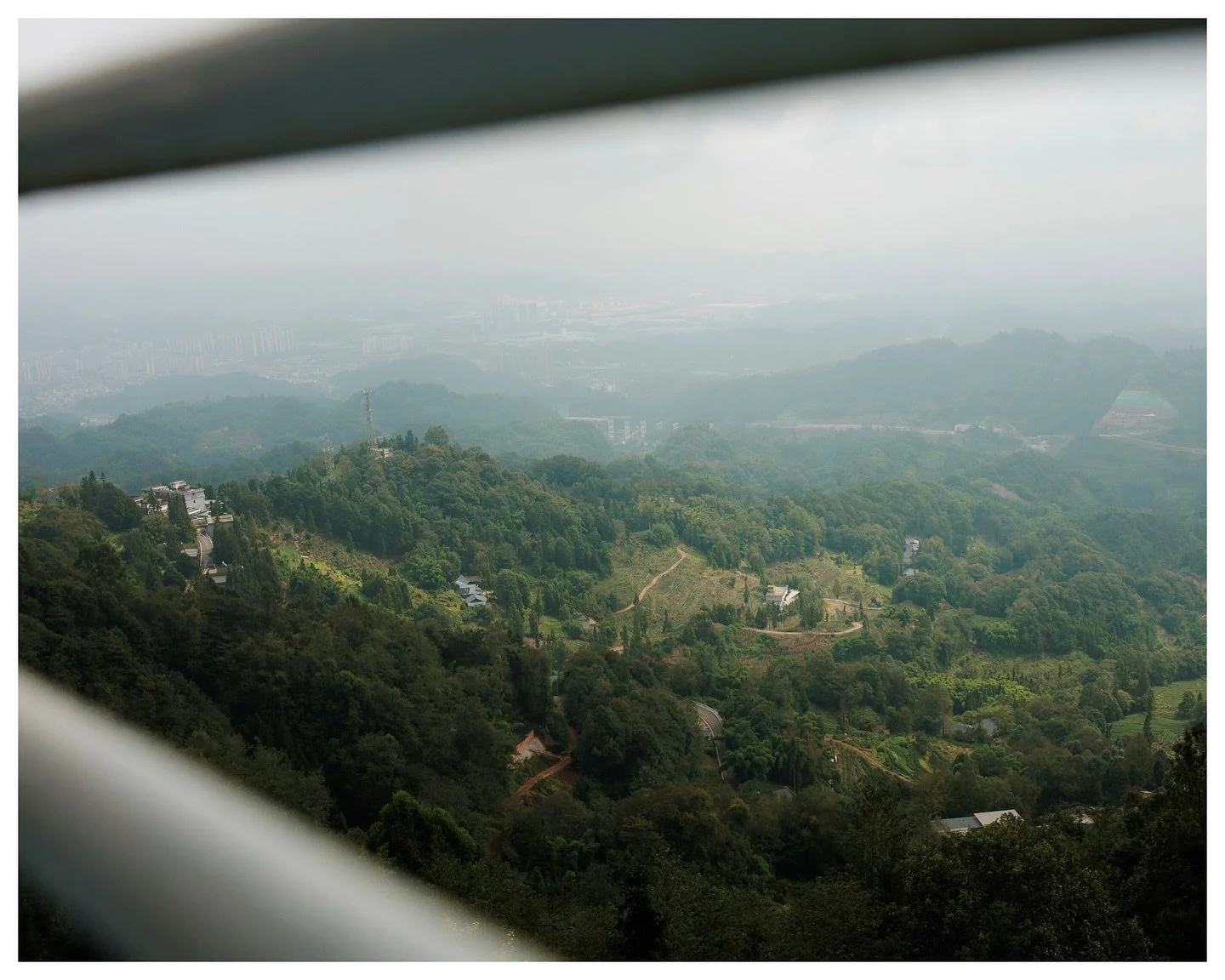 Went to a lookout in Ya&rsquo;an and it was so hazy and foggy which naturally, was perfect 😍
&bull;
&bull;
#lookouts #bikepaths #ya&rsquo;an#sichuan