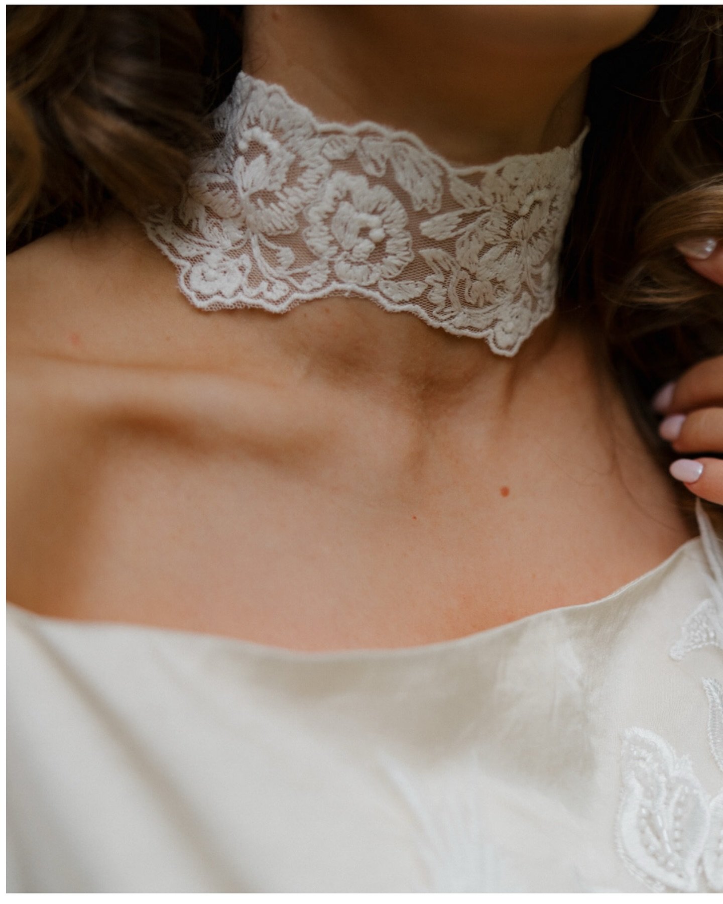 Are we breaking this session up so you can see them more? Yes, yes we are. Megan had gotten this beautiful dress to bring along before changing into her wedding dress and it was absolutely perfect. Meanwhile, she had also brought all her flat lay det