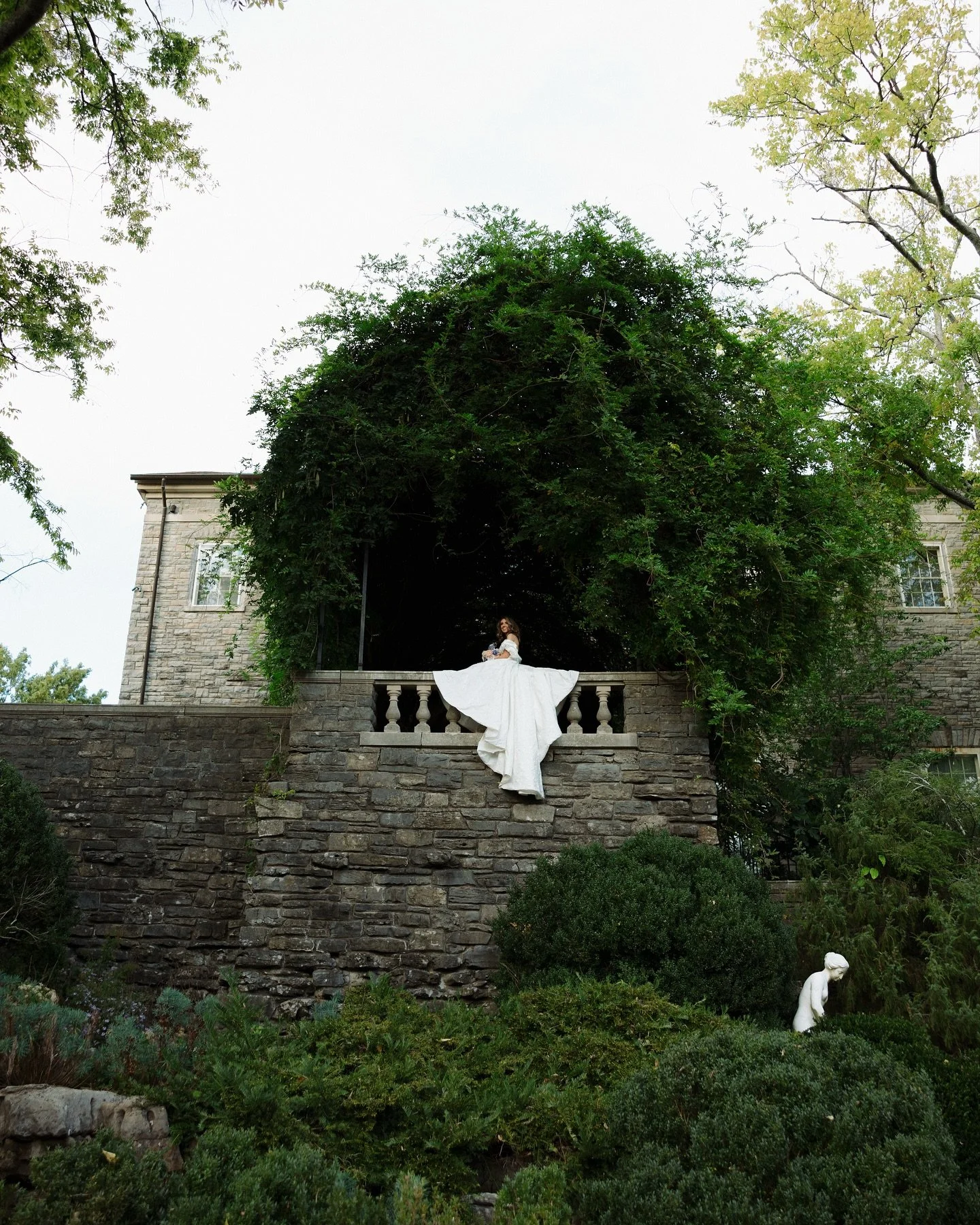 Megan and Jack at Cheekwood 💛 a night spent creating memories and moments ◡̈ I simply cannot talk about this evening enough! 
I&rsquo;m so blessed to have you trust me in capturing your life and these make me smile so stinkin much. 
So please enjoy 