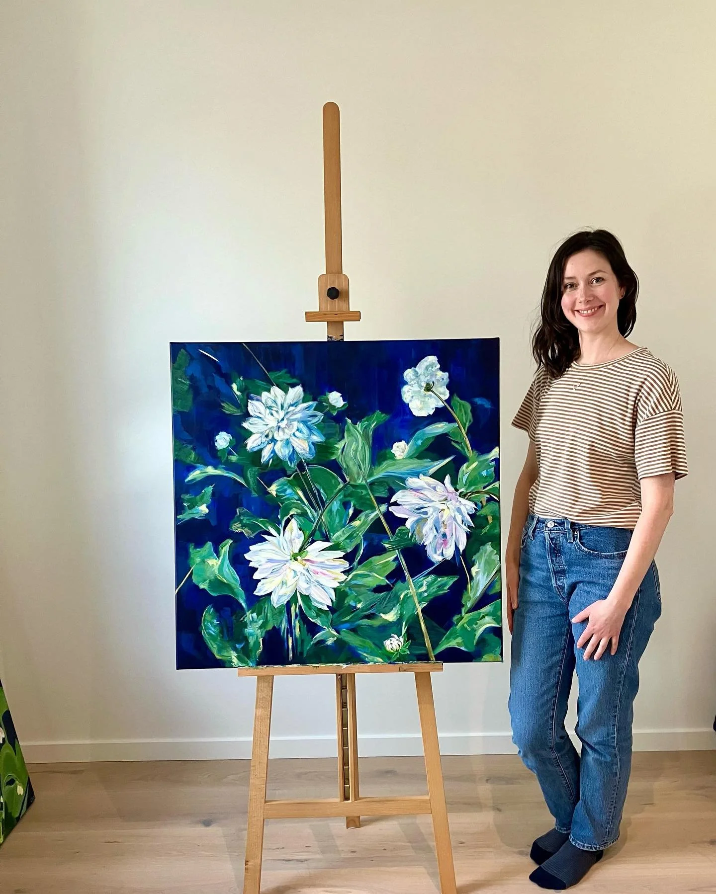 I&rsquo;m thrilled to share my latest painting, Blue Garden Large. If it looks familiar, it is! This 80 x 80 cm is the large version of the same theme as my original Blue Garden, 60 x 60 cm. The inspiration for both were the beautiful white dahlias a