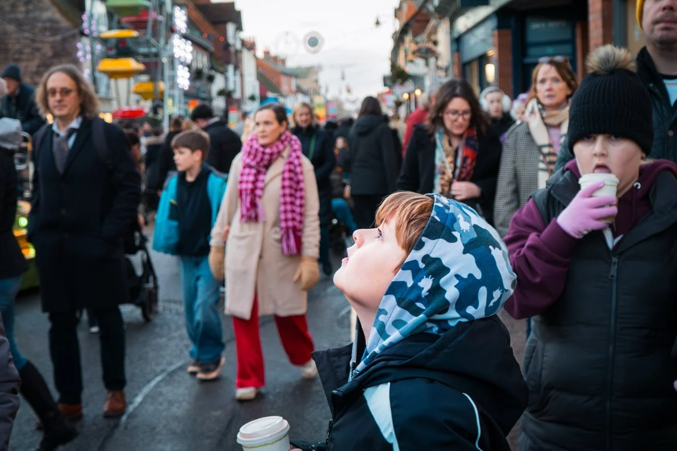 Momentarily detached.

#mystreet_bnw #therawsociety #lensculture #street_macadam #collagewise