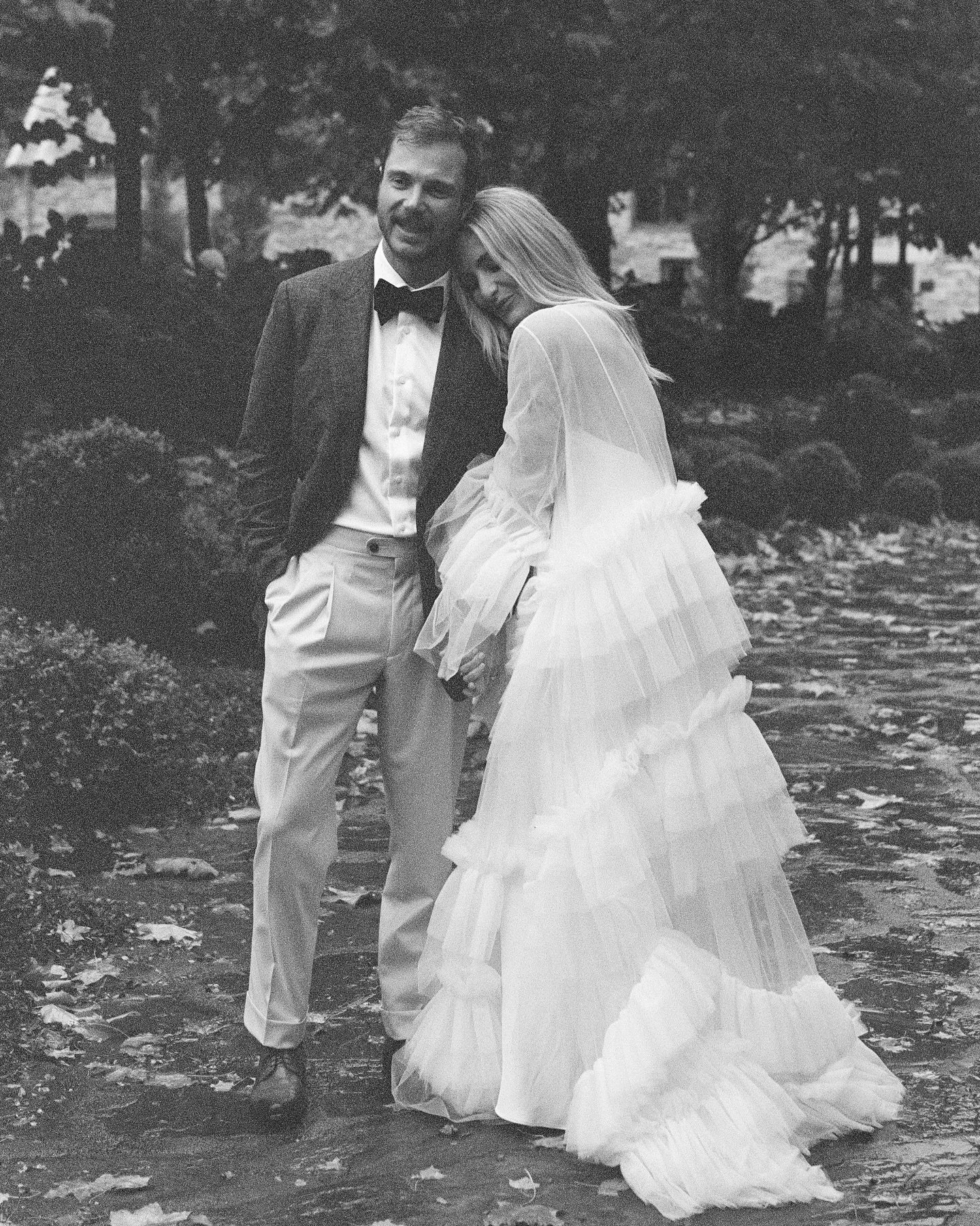 A rainy day at the magical Ayrburn with Nicola &amp; JJ. Private vows in a glass house with beers, and having the best time possible with all their favourite people. Shot on film and digital 🎞️