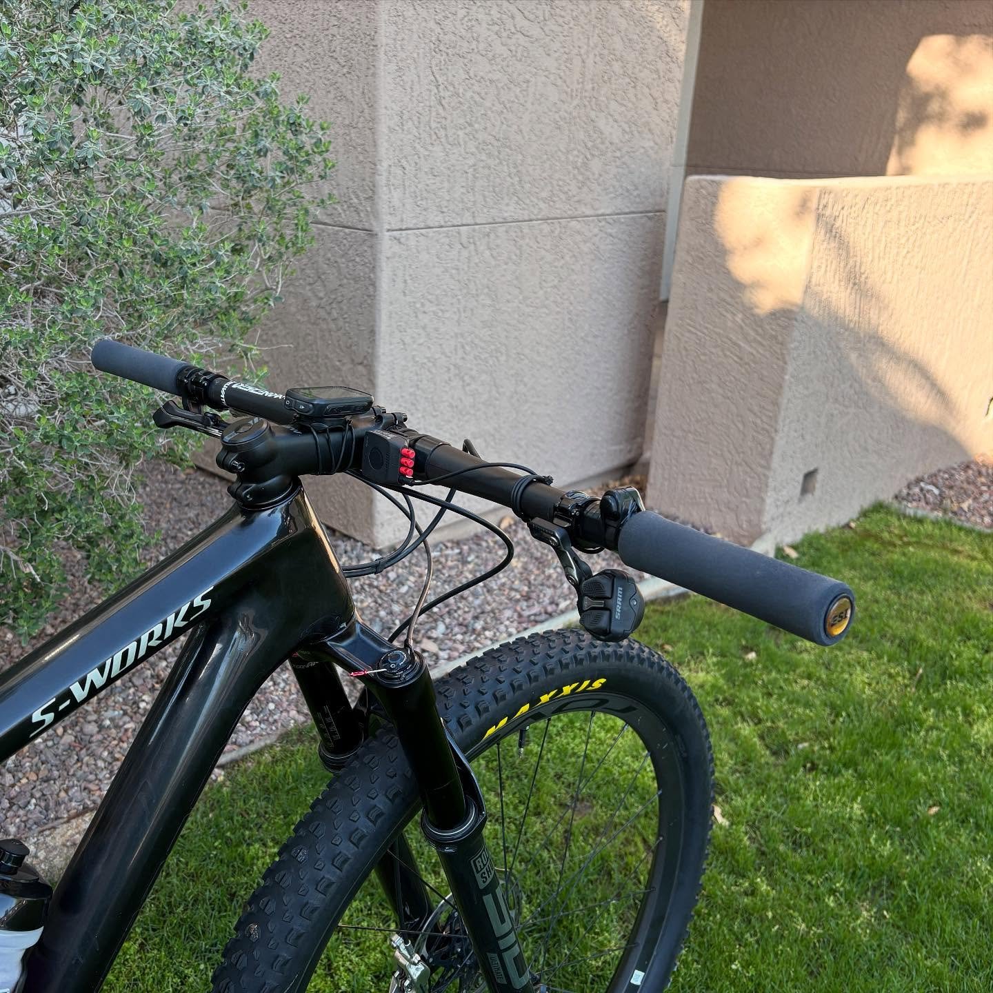 Can't go wrong with @esigrips 🙌🏼 Lightweight, easy to install, and plenty of grip ✊🏼

Which ones are your go-to?

#racersedge