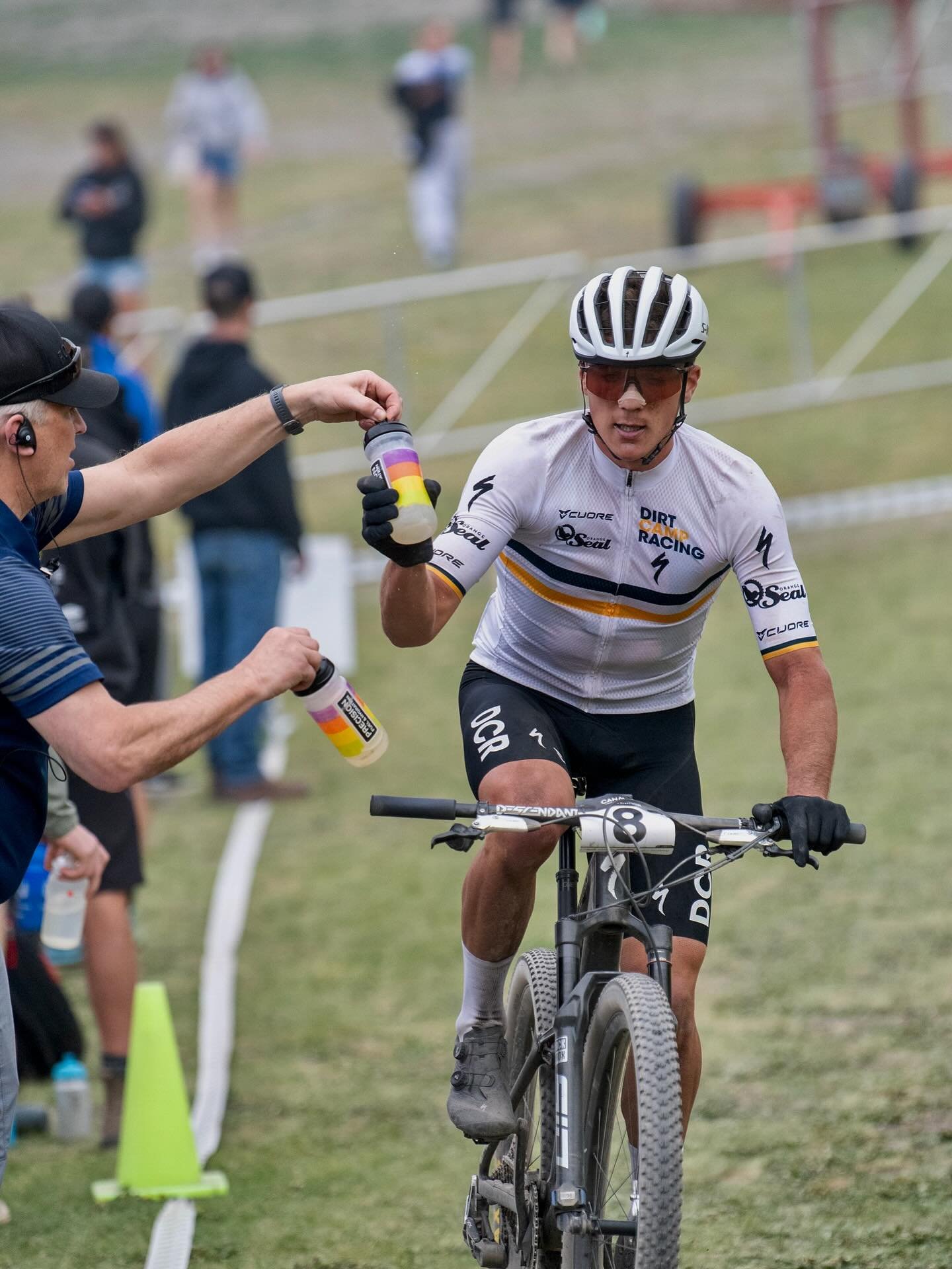 Going in for some @precisionfandh ⛽️ 👀 

Opting for 45g of carbs + 750mg sodium split between three bottles on race day 🔥 

Ol' man still knows his way around the pits too! ⏱️