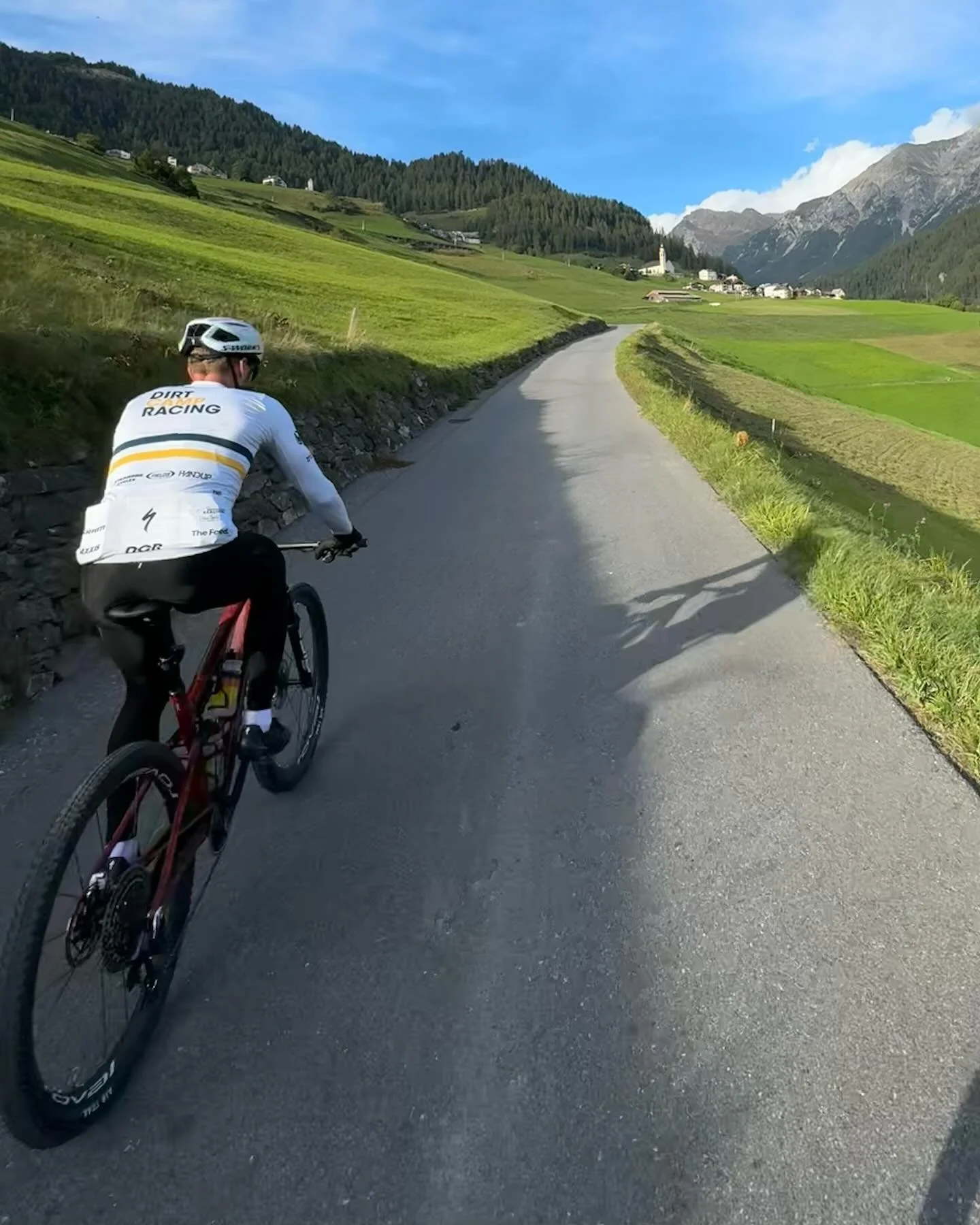 First couple days in the Swiss mountains did not disappoint! 🇨🇭 
Now to get on course for some pre-ride laps 🔁