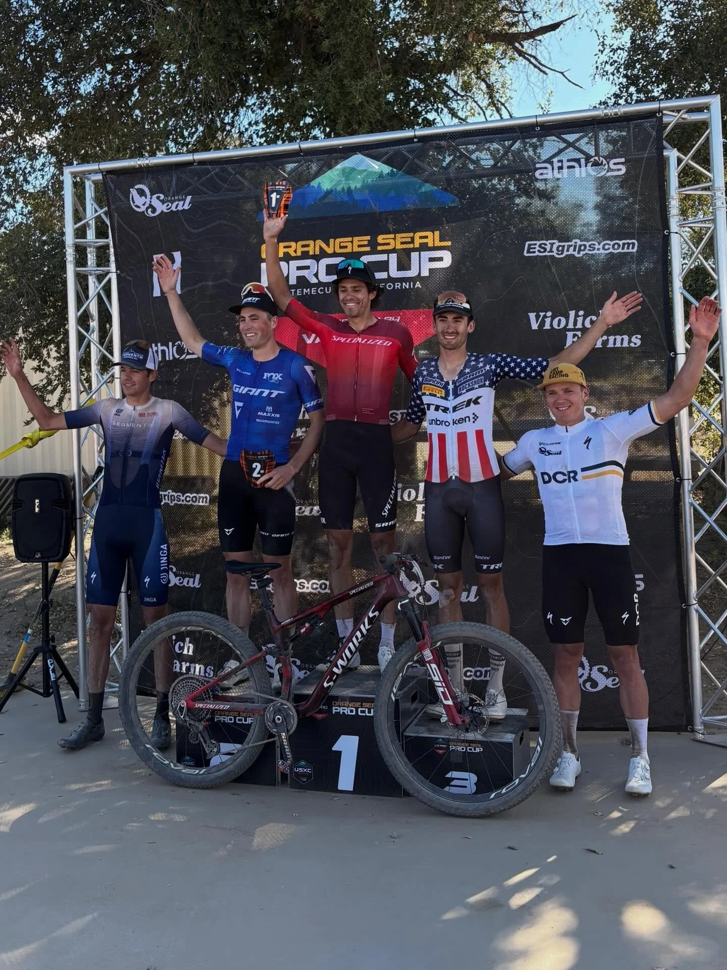 First podium of the season 🔥

Man I wanted that one! After a frustrating short track I was stoked to end the weekend with another step forward.

I managed to start out front, drifted back a bit, then had to fight back into podium contention. It came