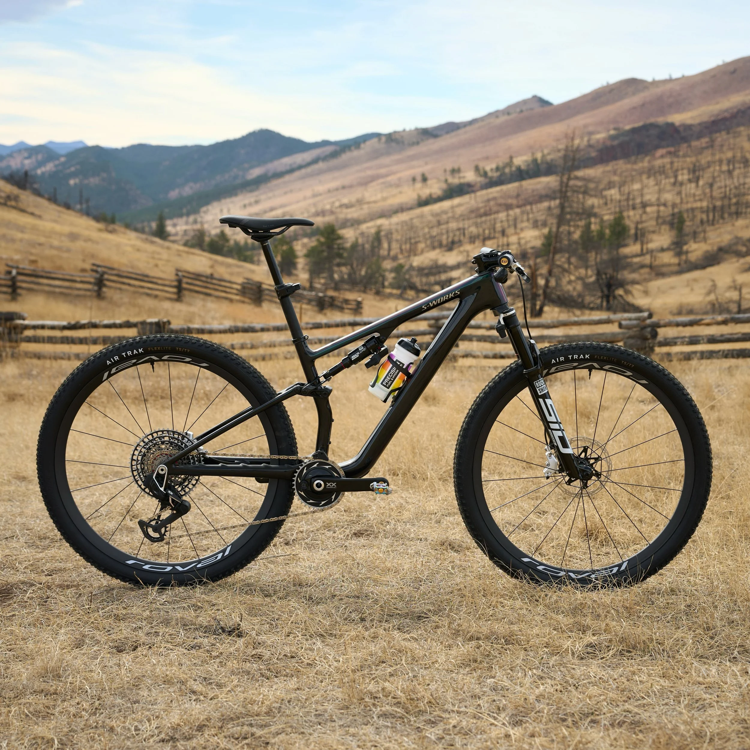 Bike check 🚀 

The details 
&bull; @htcomponents M2 pedals 👟 
&bull; @ceramicspeed Alpha BB ⚙️ 
&bull; @precisionfandh ⛽️ 
&bull; @esigrips 👊🏼

Other stats 📋
720mm bars
70mm -17* stem
175mm cranks
125mm dropper
36T chainring
Weight: 22.7lb

#Spe