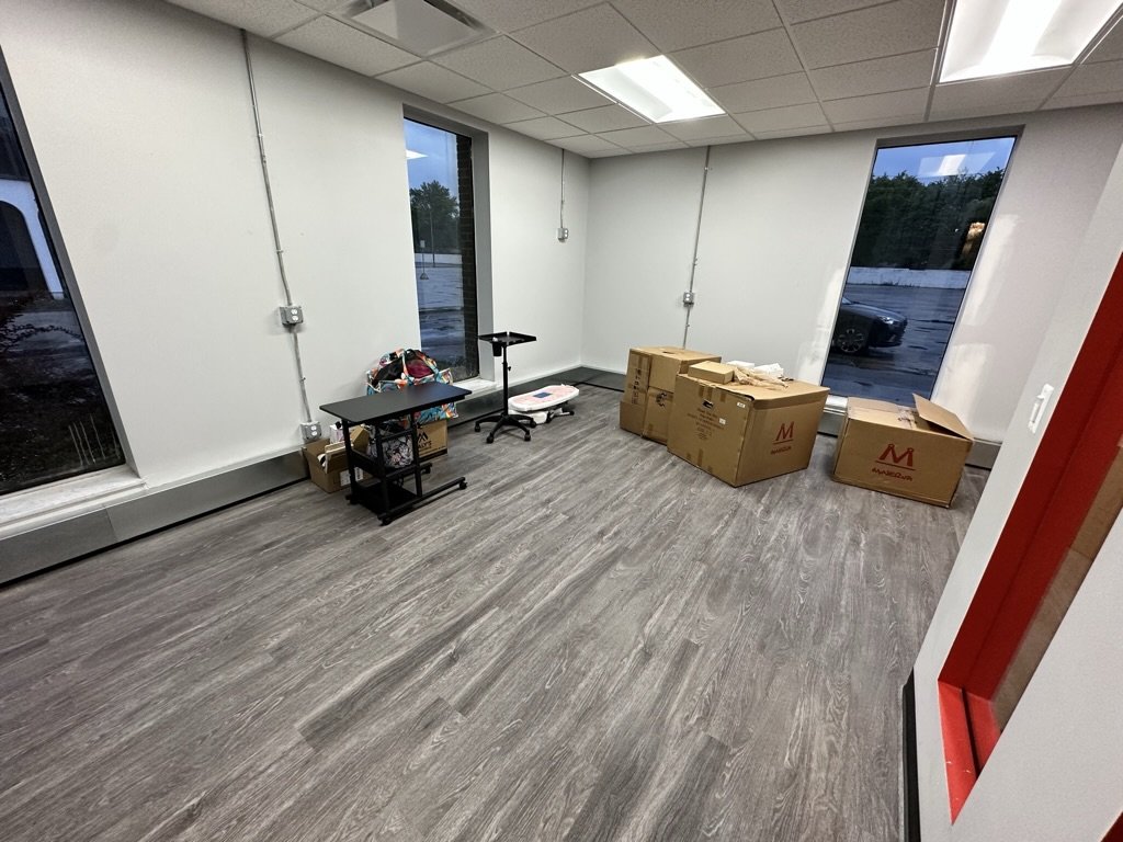 Another tenant moving in (Corner Suite 1016 - $425/wk).