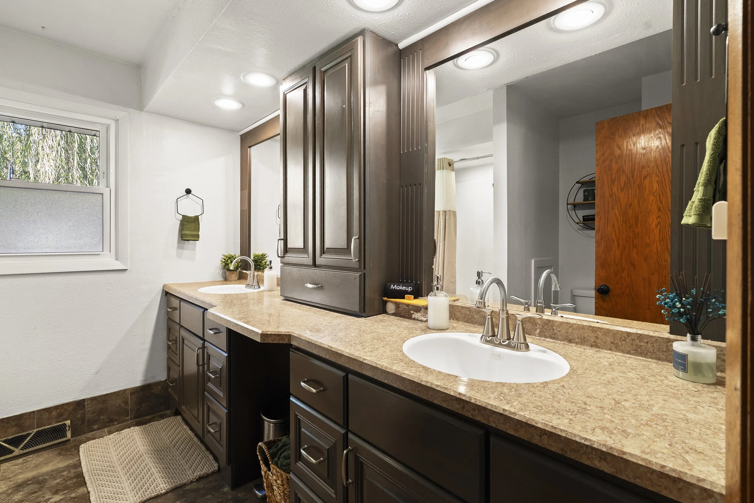 Bathroom - Tub Over Shower - Main Level