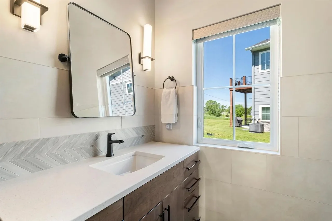 22. Garage Bathroom.jpeg