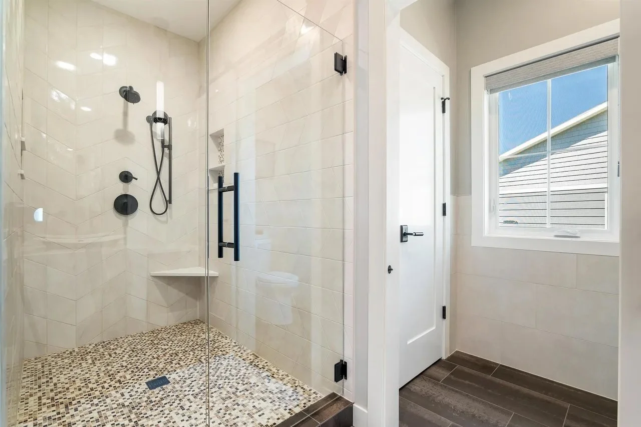 15. Master Bathroom.jpeg