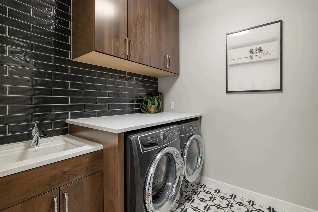 20. Laundry Room.jpeg