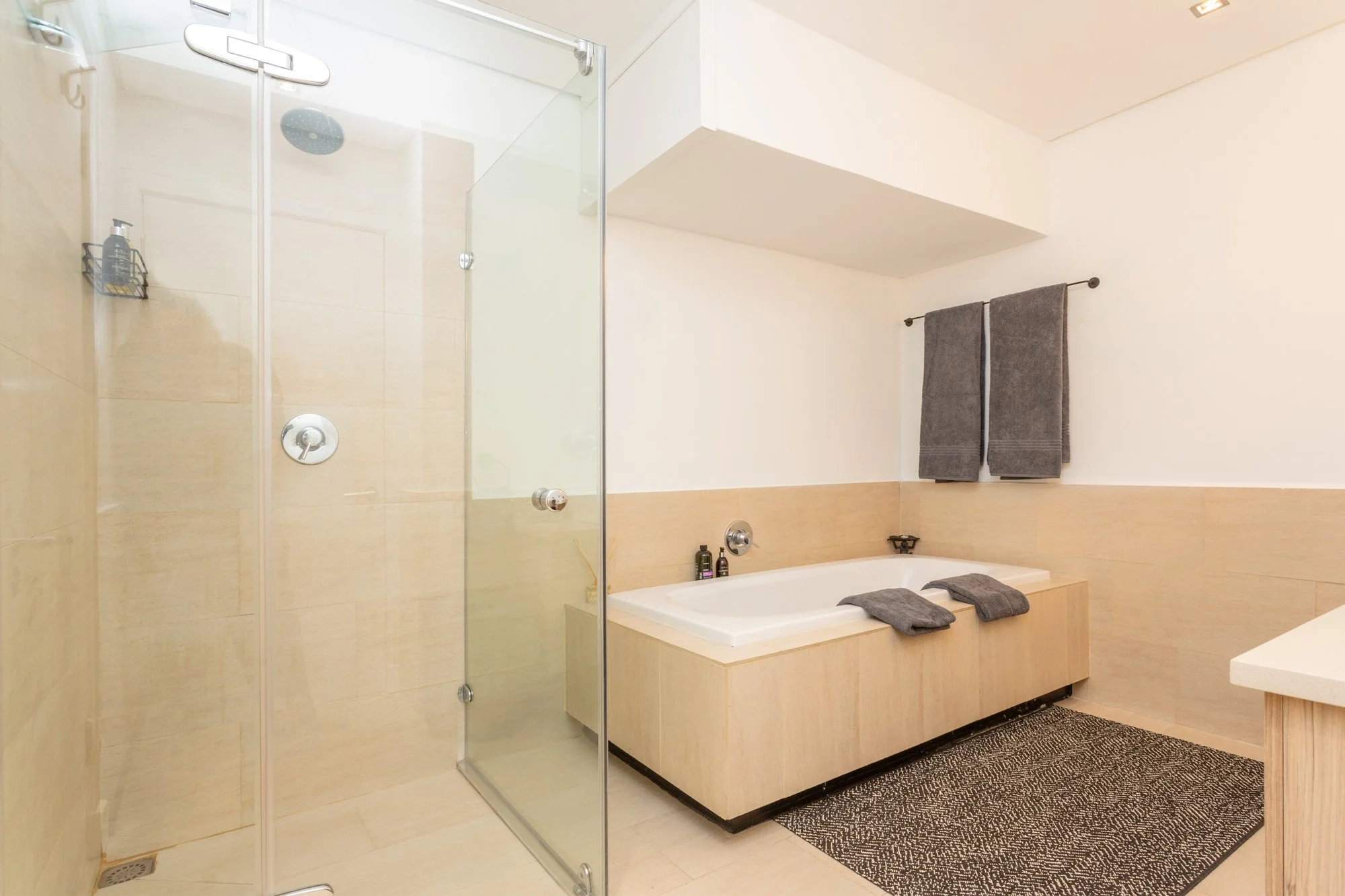 edgy-capetown-accommodation-bathroom.jpg